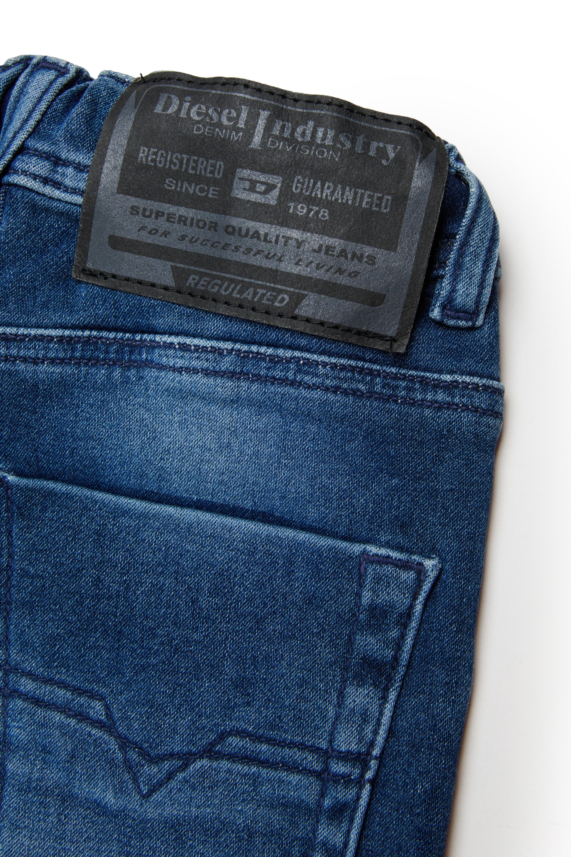 Shorts JoggJeans® blu scuro con sfumature