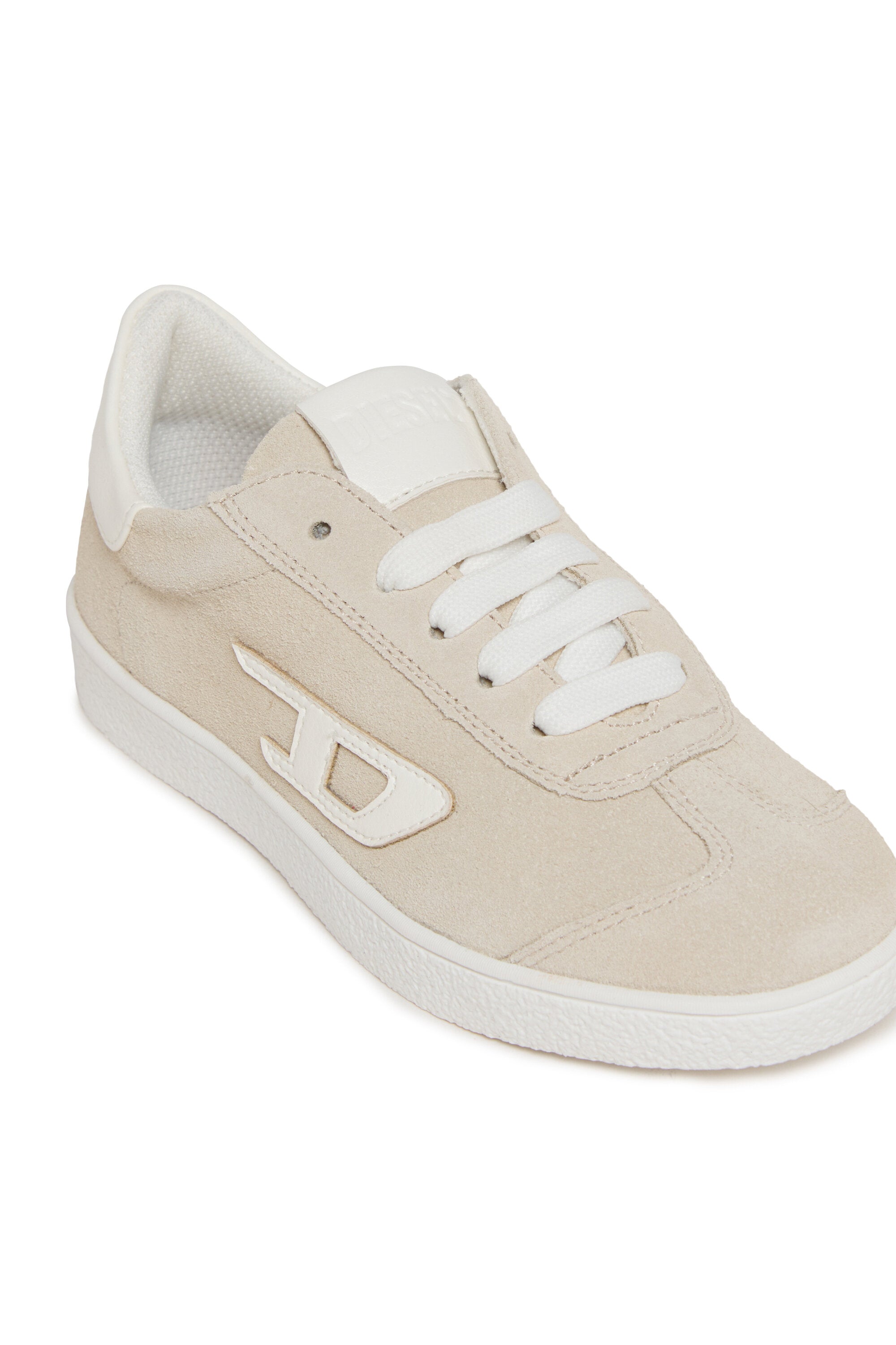 Sneaker mit D-Logo