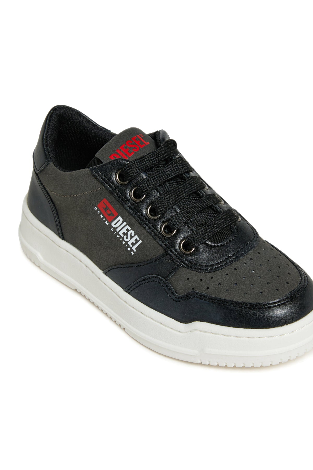 Sneakers with logo