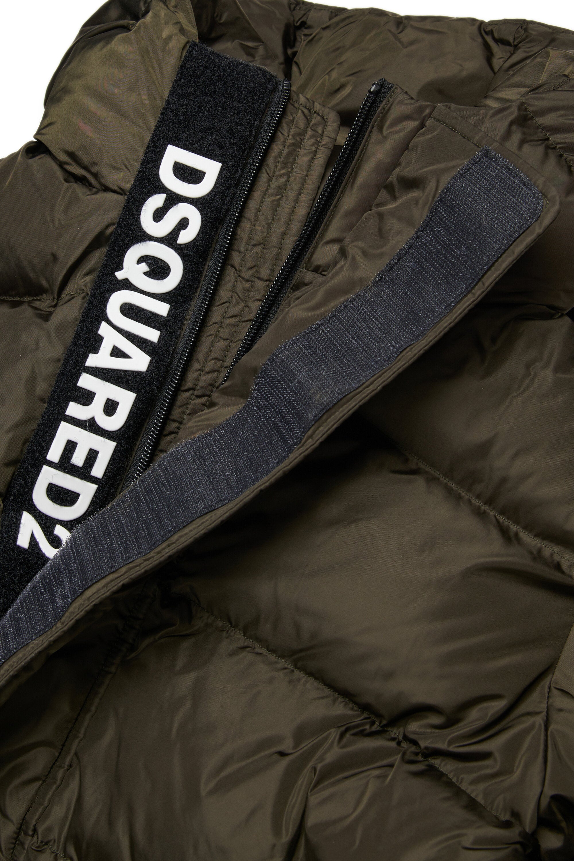 Kurze wattierte Jacke mit Kapuze und DSQUARED2 Logo