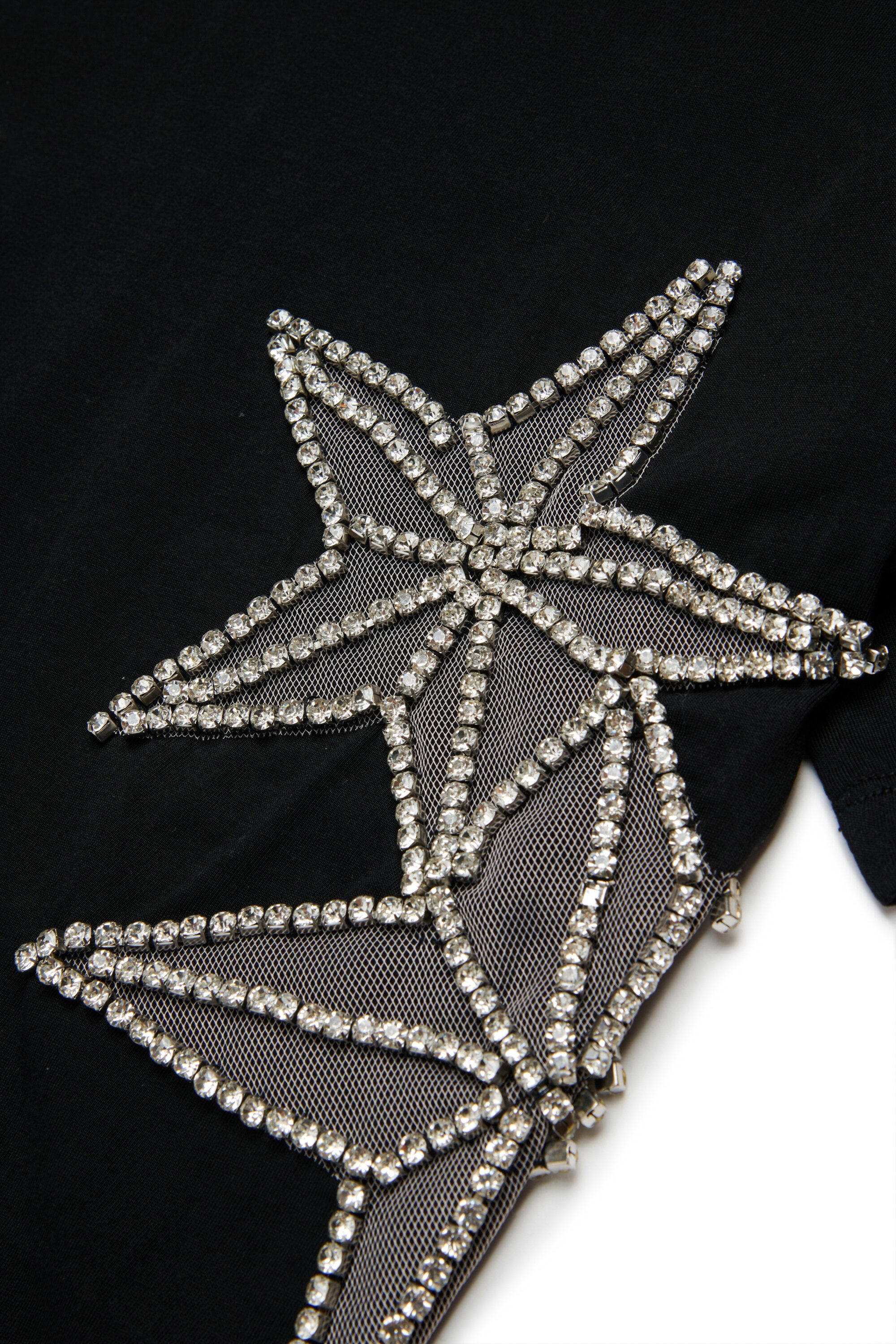 T-shirt con stelle in mesh e cristalli