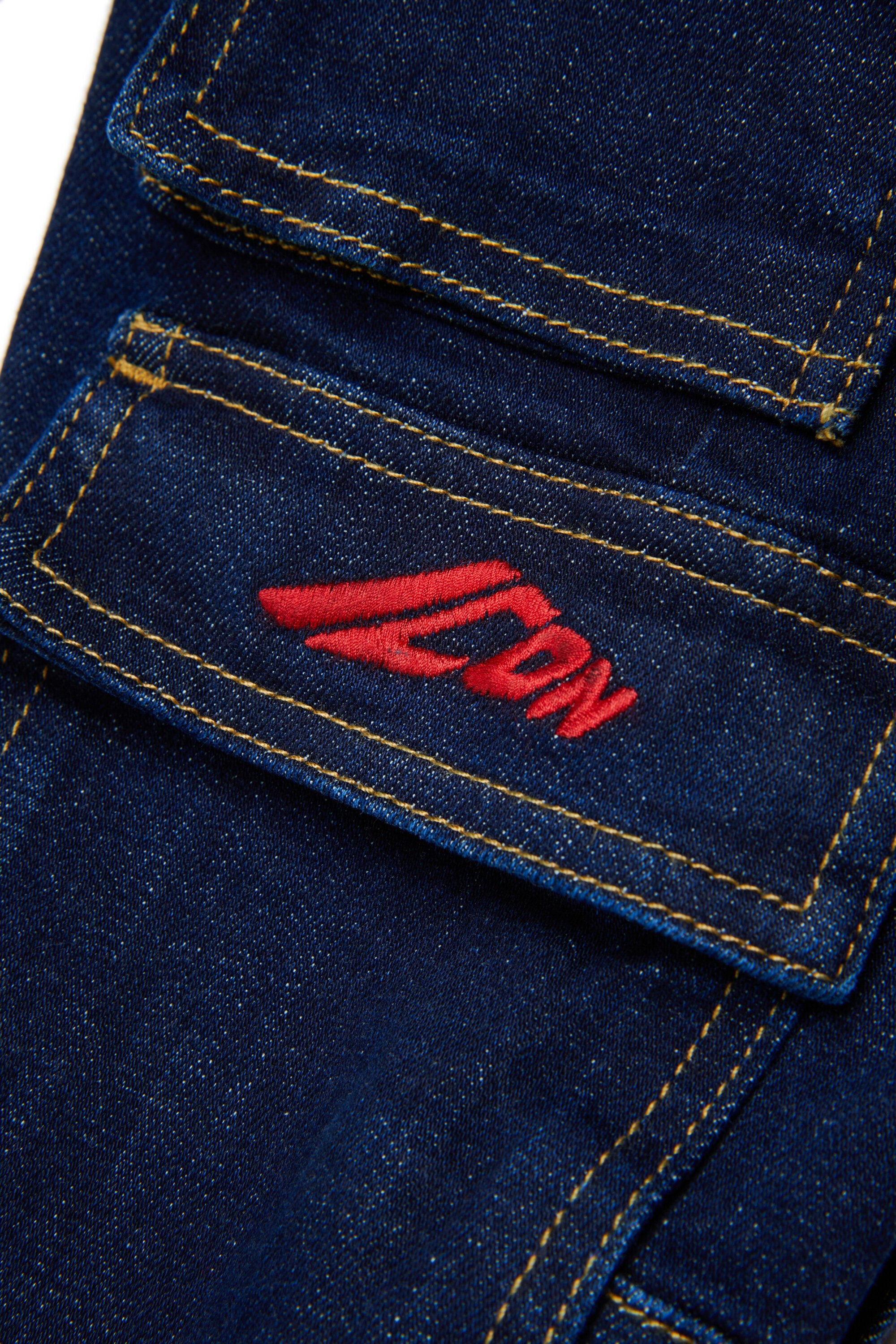 Vaqueros cargo regular en denim azul oscuro