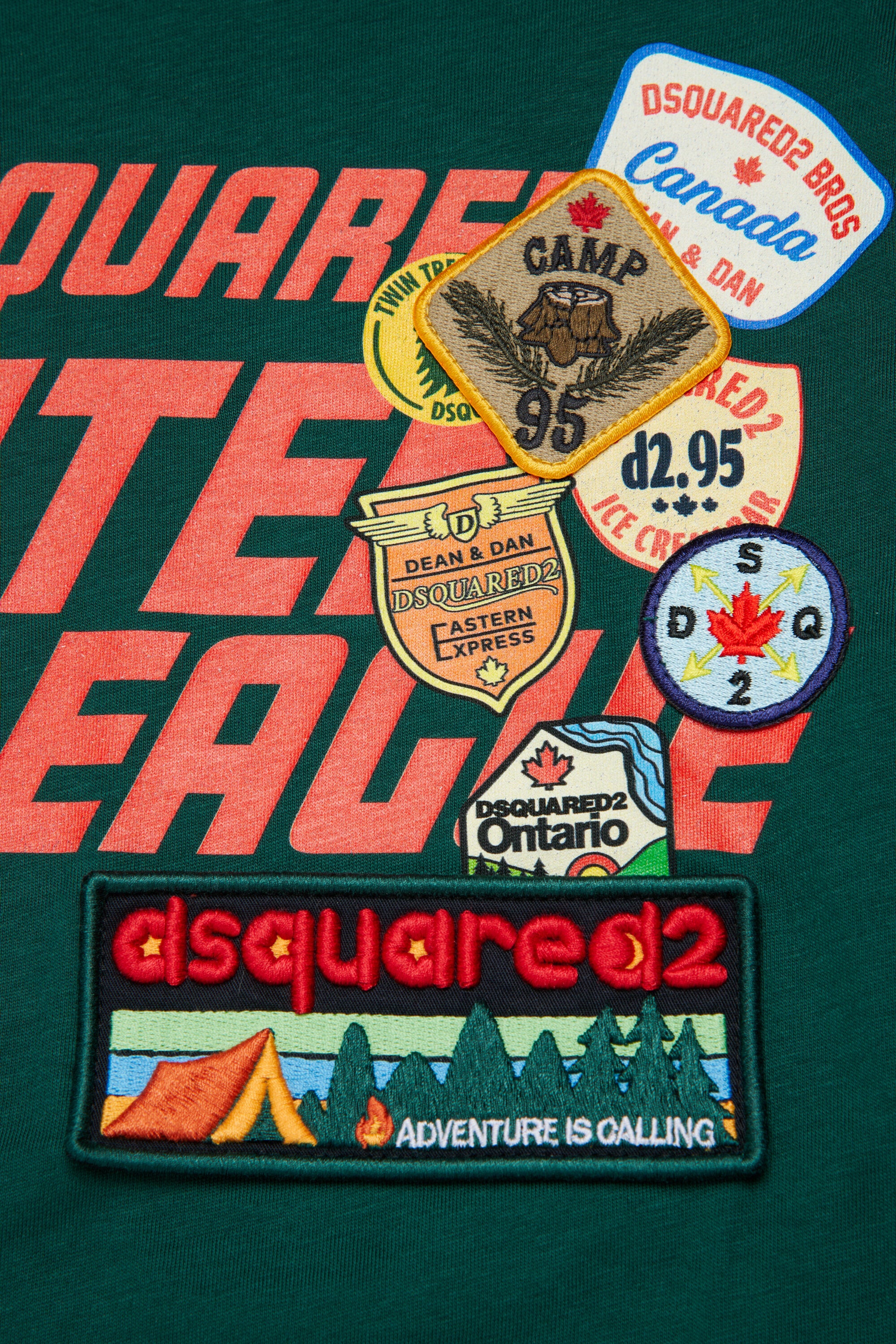 T-Shirt mit Logo und Patch-Applikationen