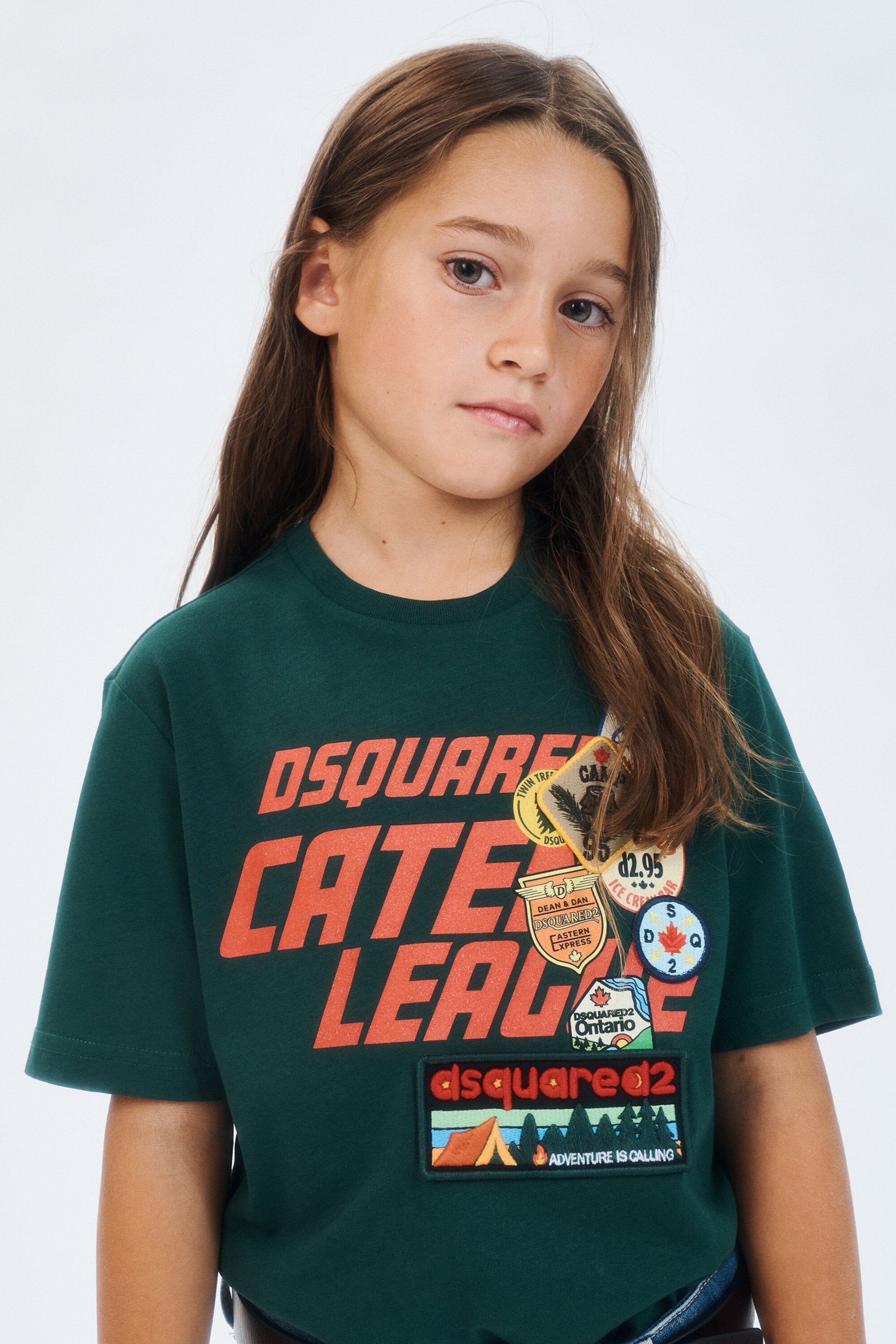 T-Shirt mit Logo und Patch-Applikationen