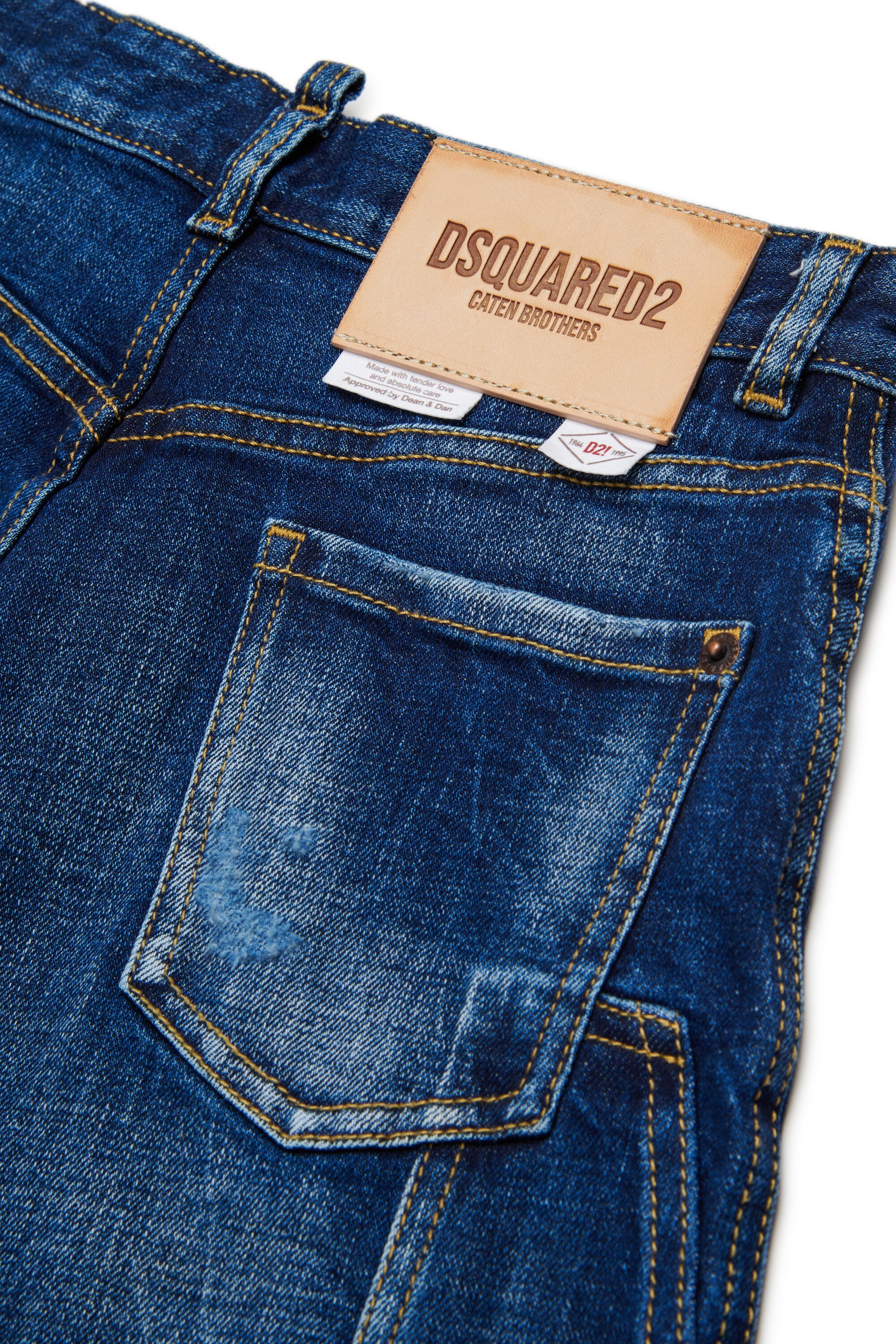 Short en denim bleu foncé