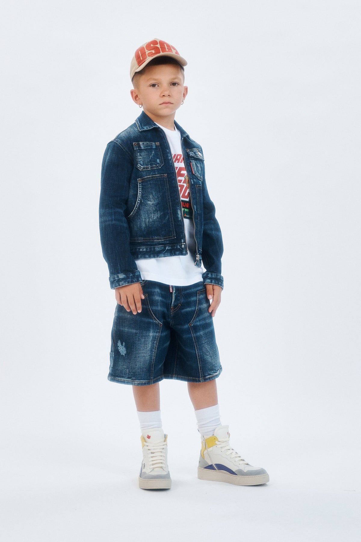 Short en denim bleu foncé