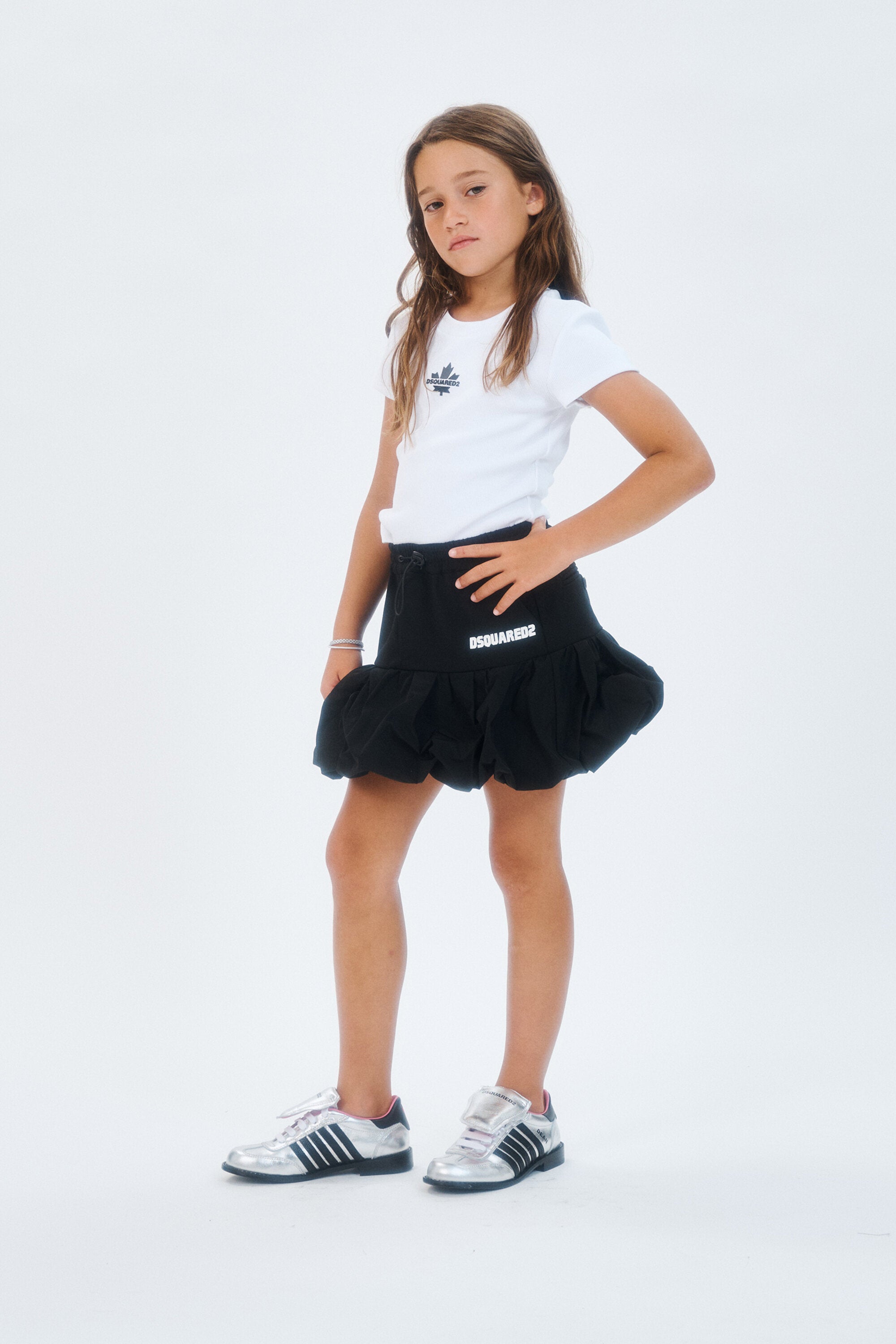 Kurzer Rock mit Logo