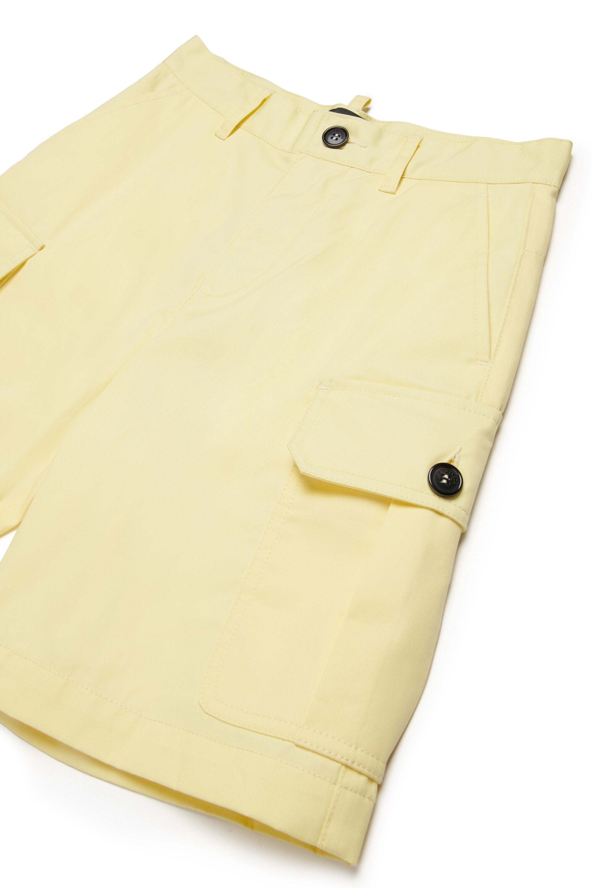 Shorts cargo con logo estampado