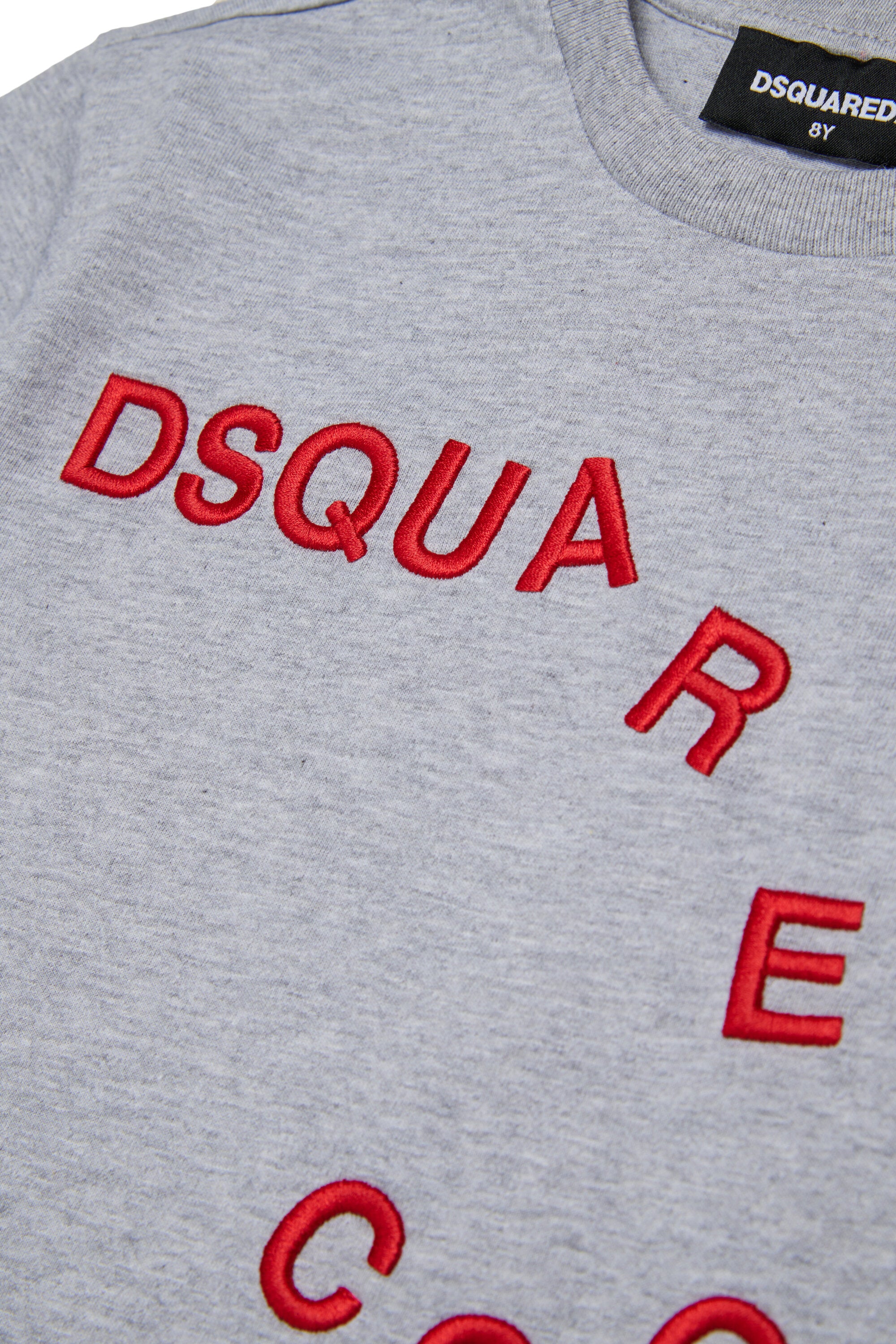 T-shirt con logo ricamato frontale