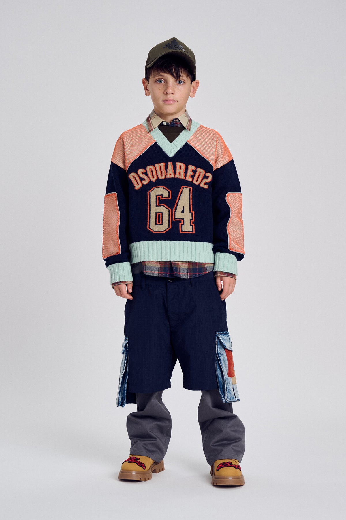 V-neck pullover with logo