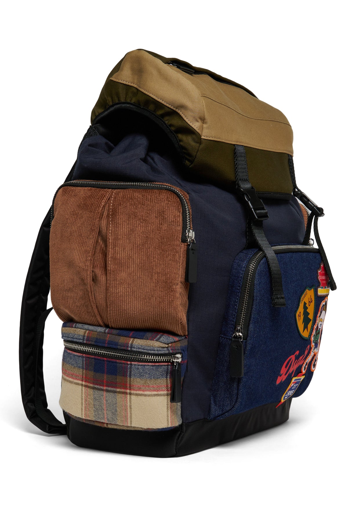 Rucksack mit dekorativen Patches und mehreren Taschen