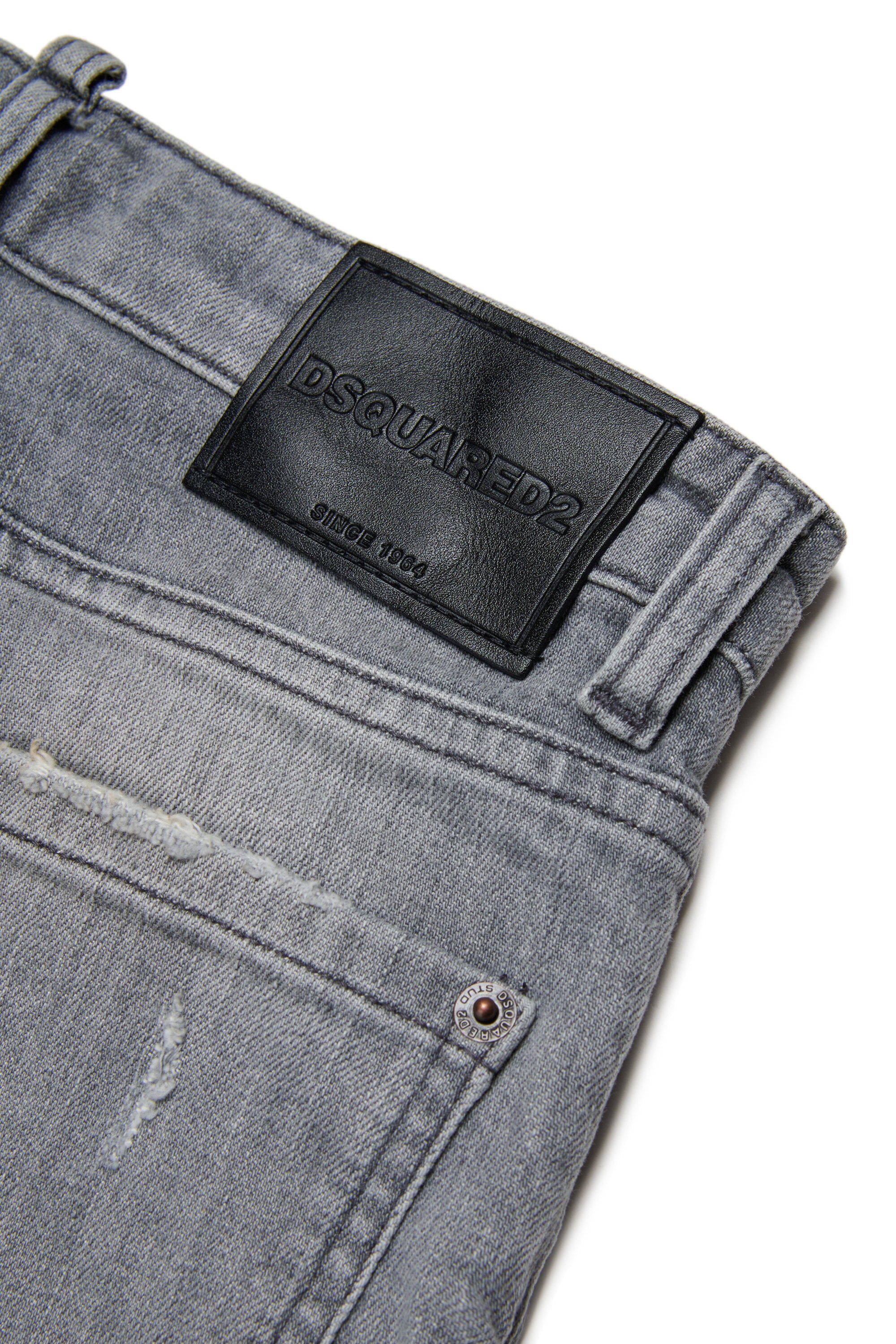 Jeans corte regular en lavado gris - American