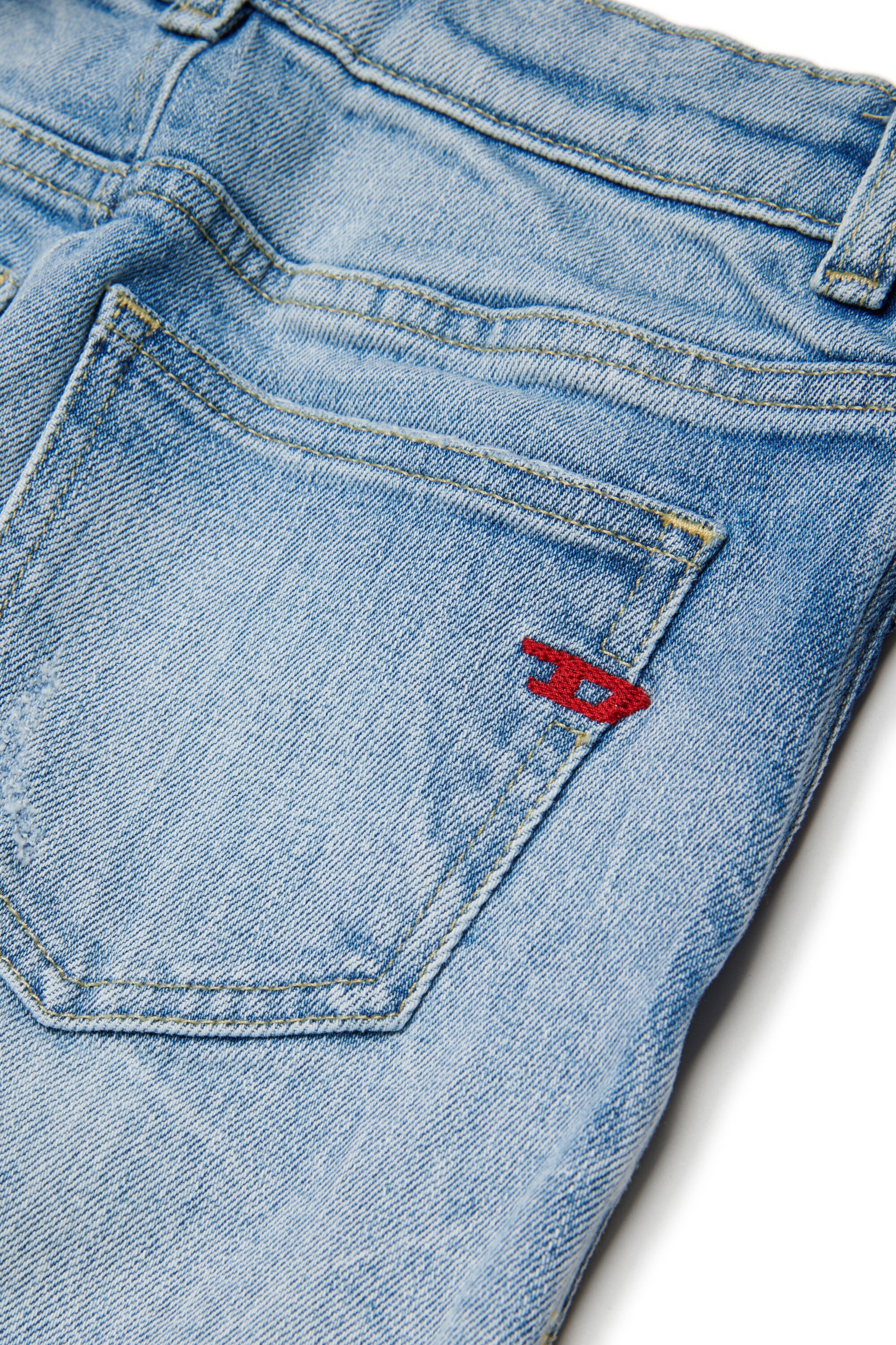 Regular-Fit-Jeans in hellem Blauwaschung - 2016 D-Air