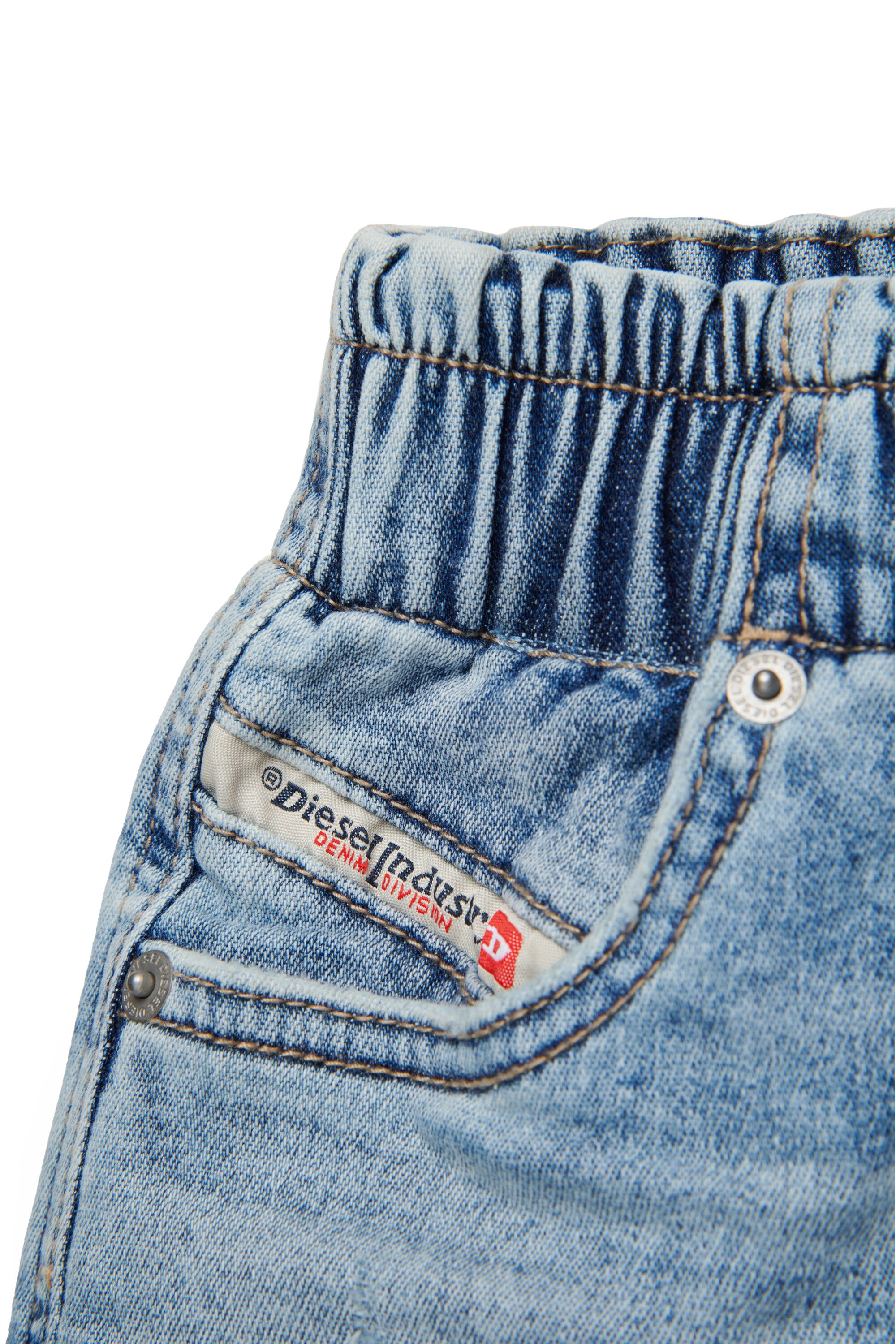 Shorts aus leicht schattierten JoggJeans®