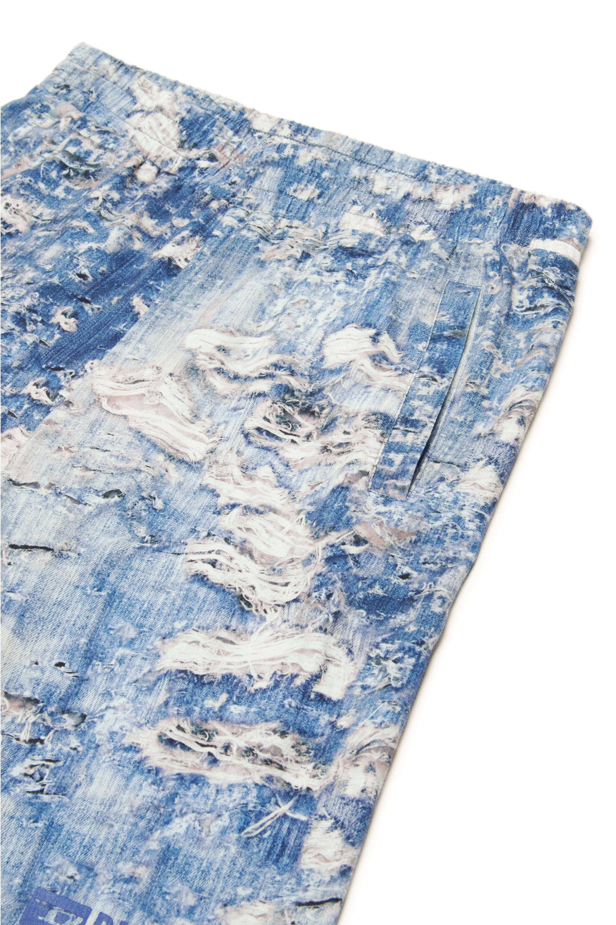 Shorts con stampa effetto denim strappato