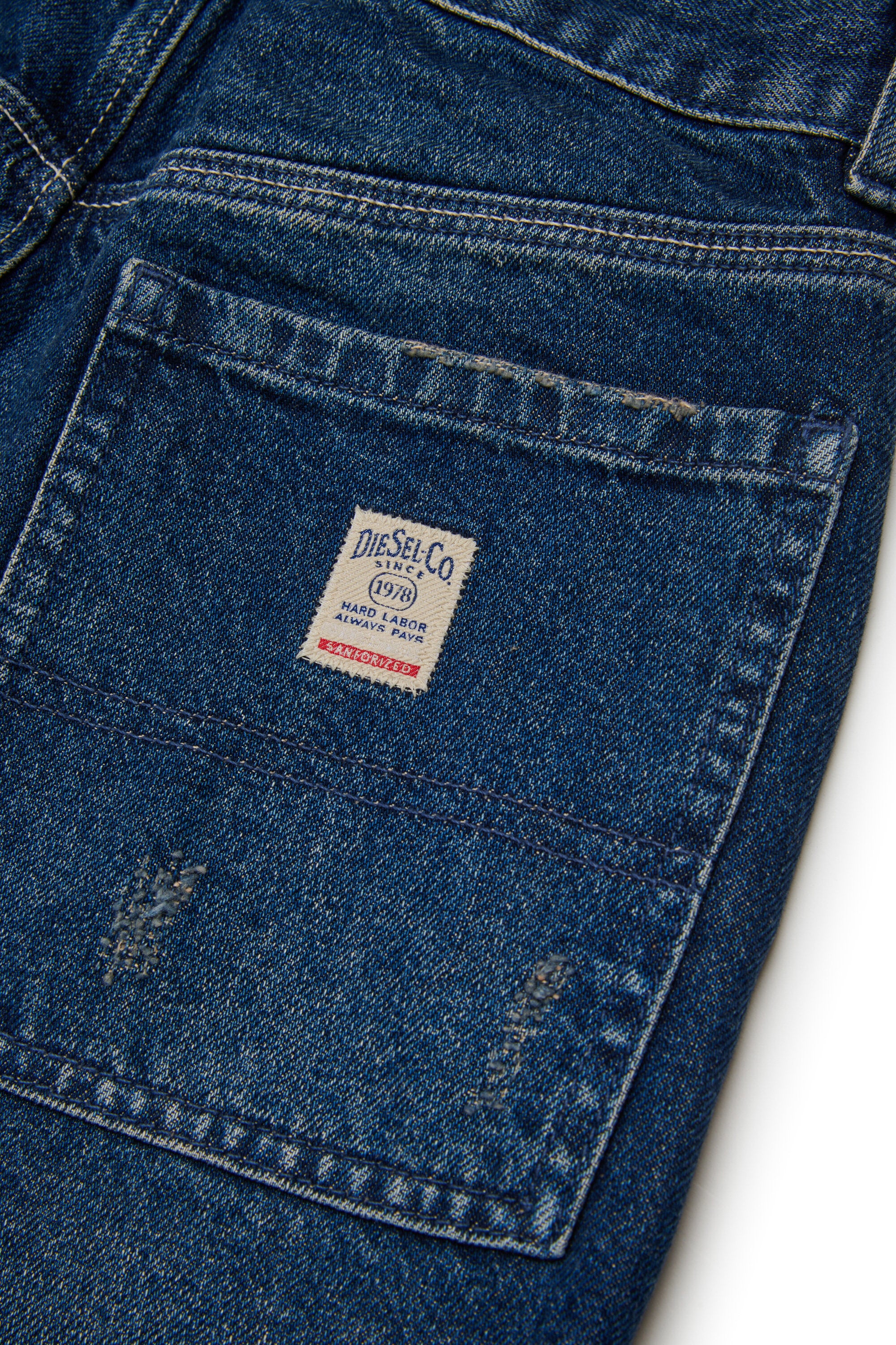 Dunkelblaue regular Jeans mit Dirty-Effekt - D-Berr