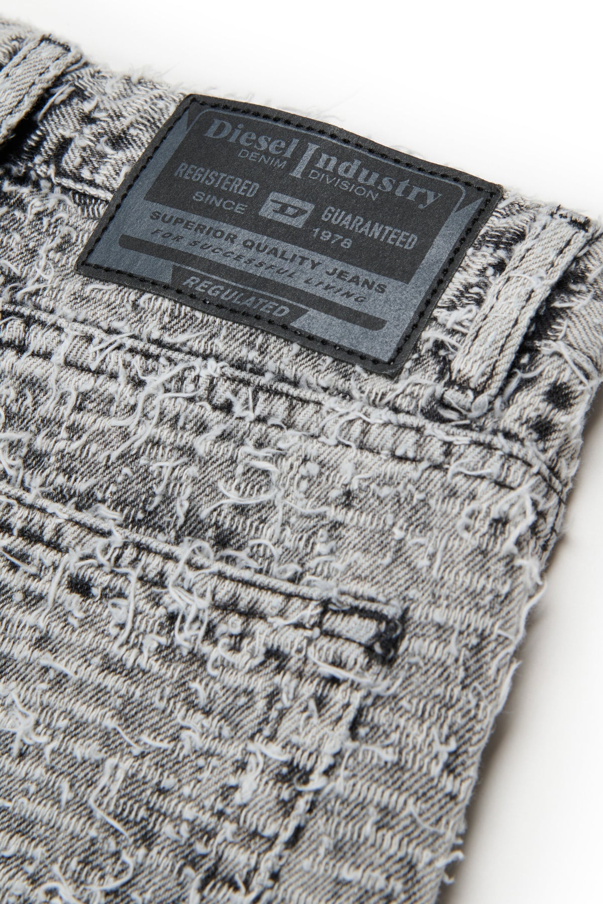 Shorts aus Denim mit Used-Effekt