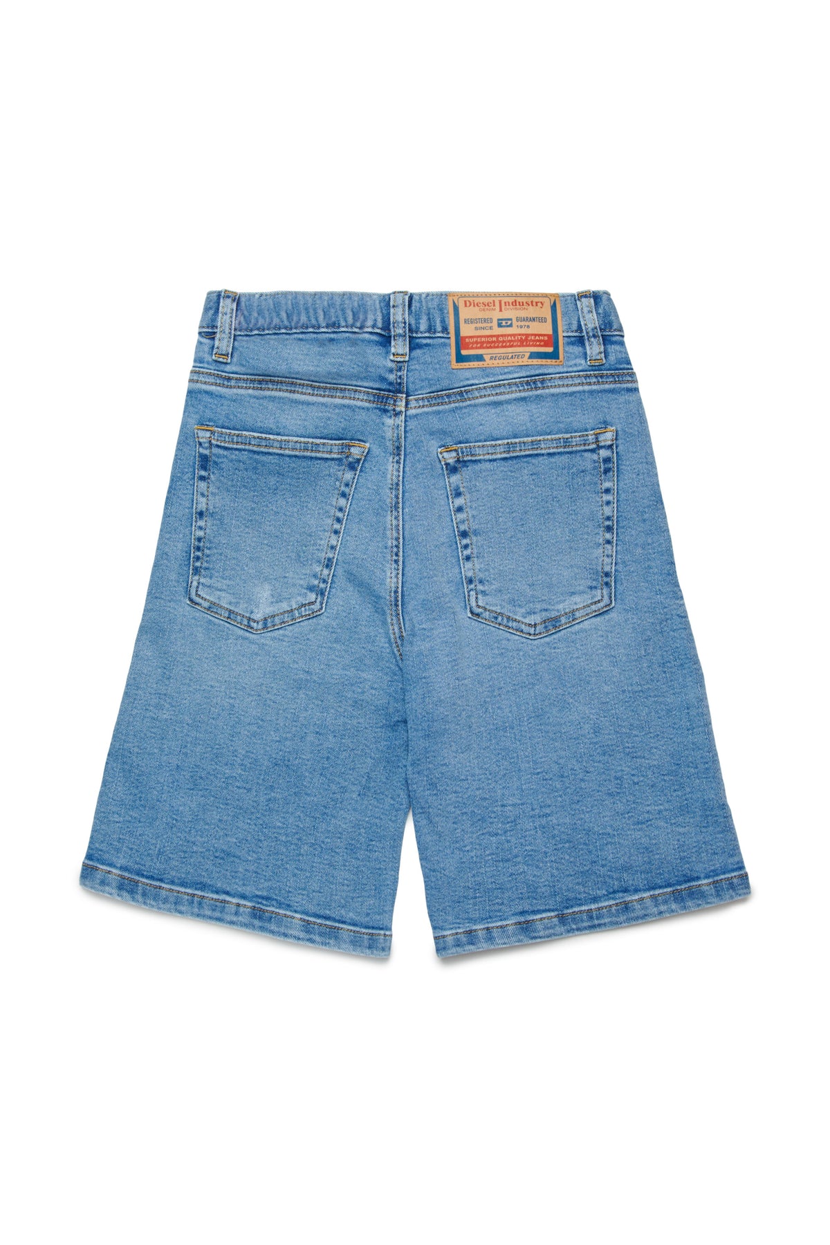 Kurz geschnittene Jeansshorts in hellem Blau mit fünf Taschen - D-Argjx