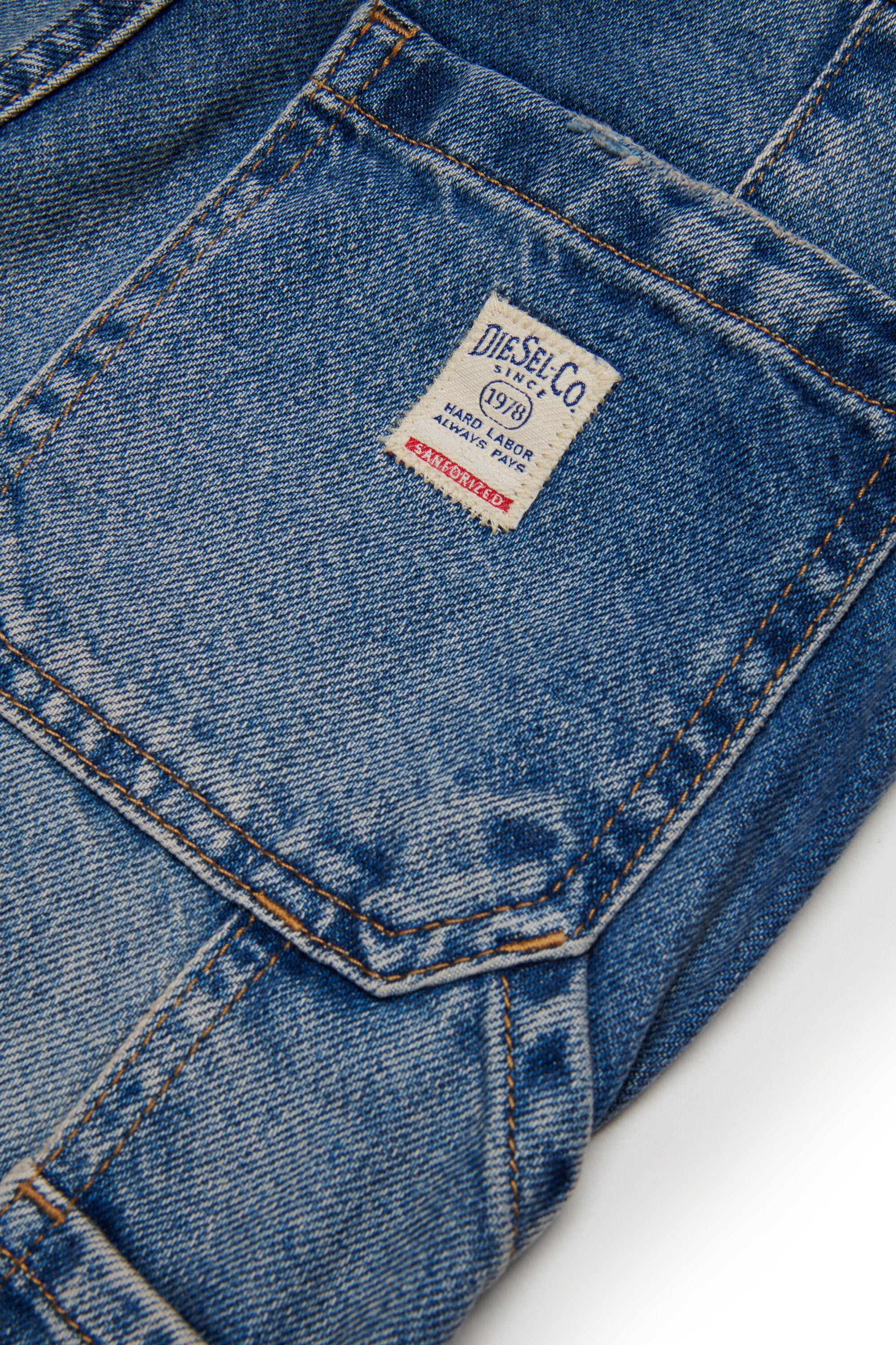 Relaxed fit jeans in medium blue wash - D-Bart