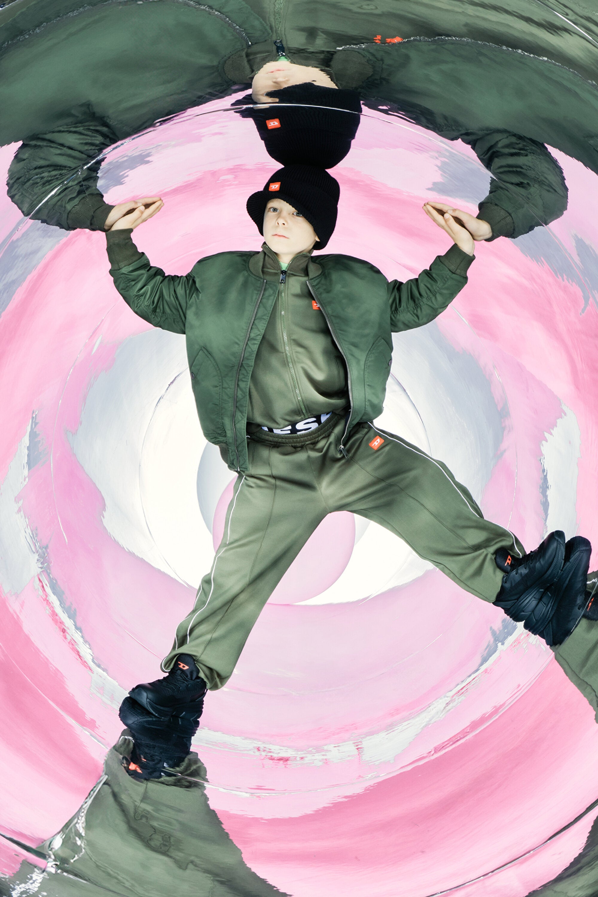 Triacetat-Ballonhose mit rotem "D"-Aufnäher