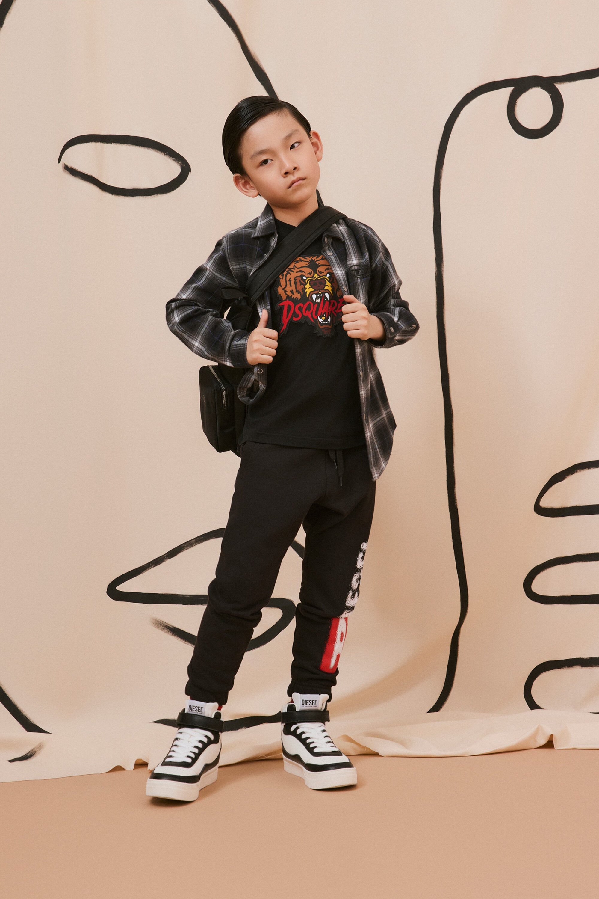 Chemise en flanelle à carreaux, marquée d'un logo