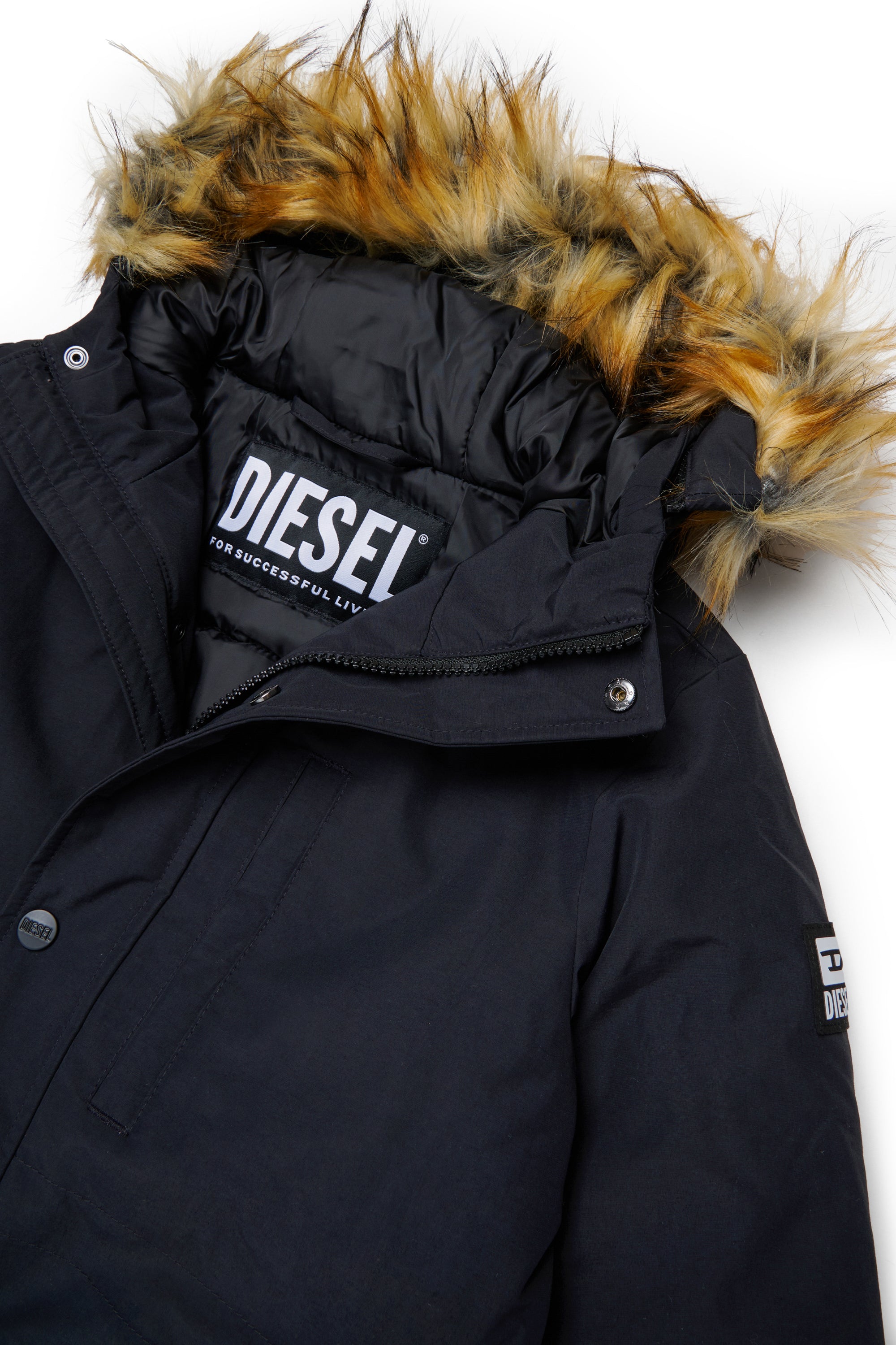 Chaqueta acolchada con capucha de piel sintética