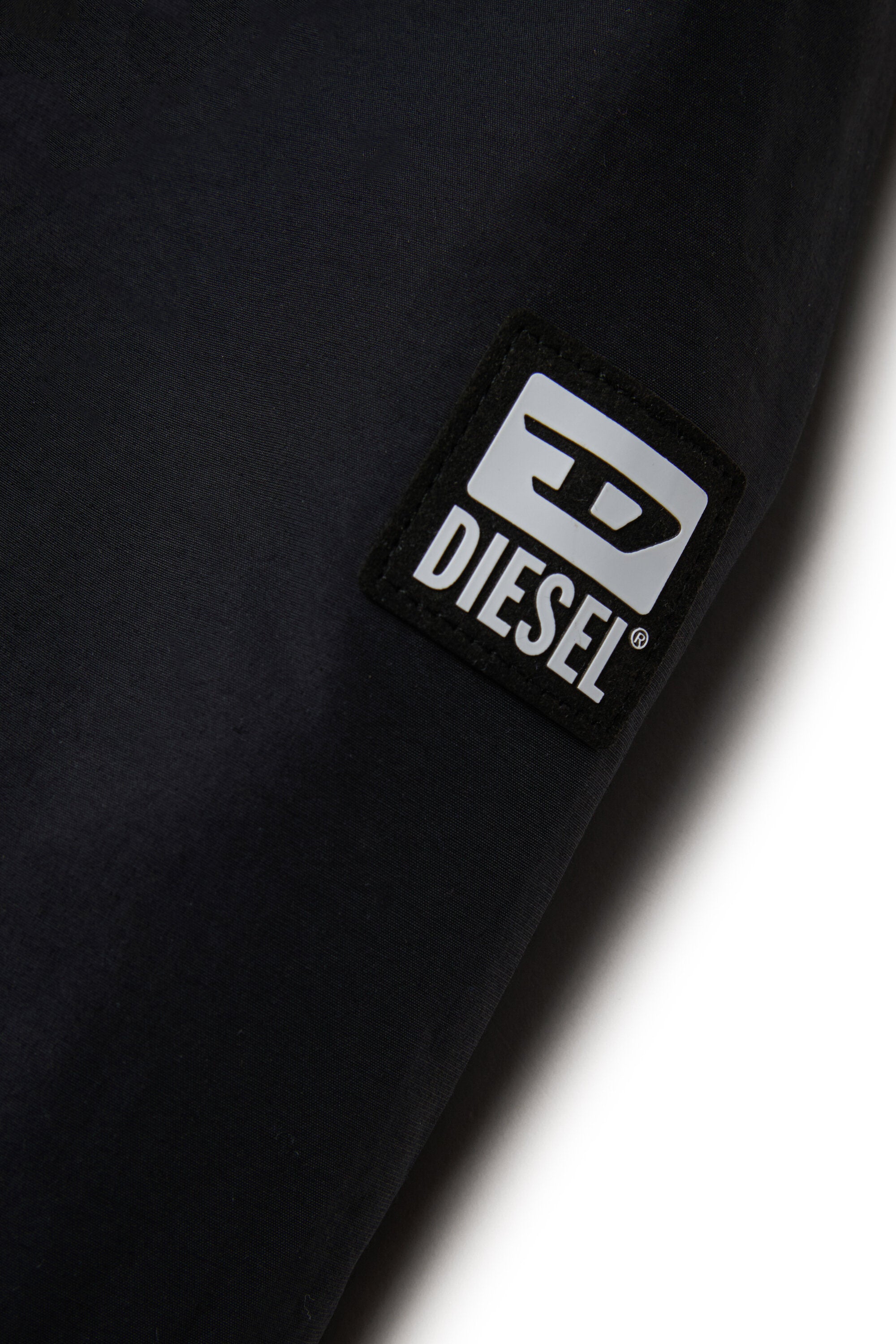 Chaqueta acolchada con capucha de piel sintética