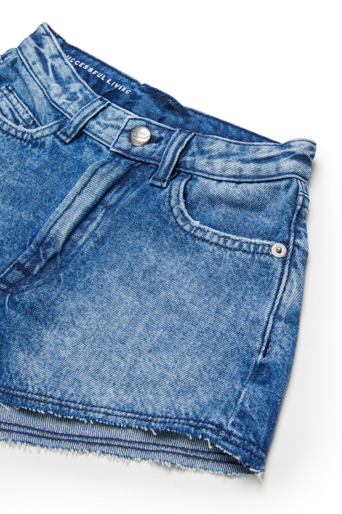 Hellblaue Denim-Shorts