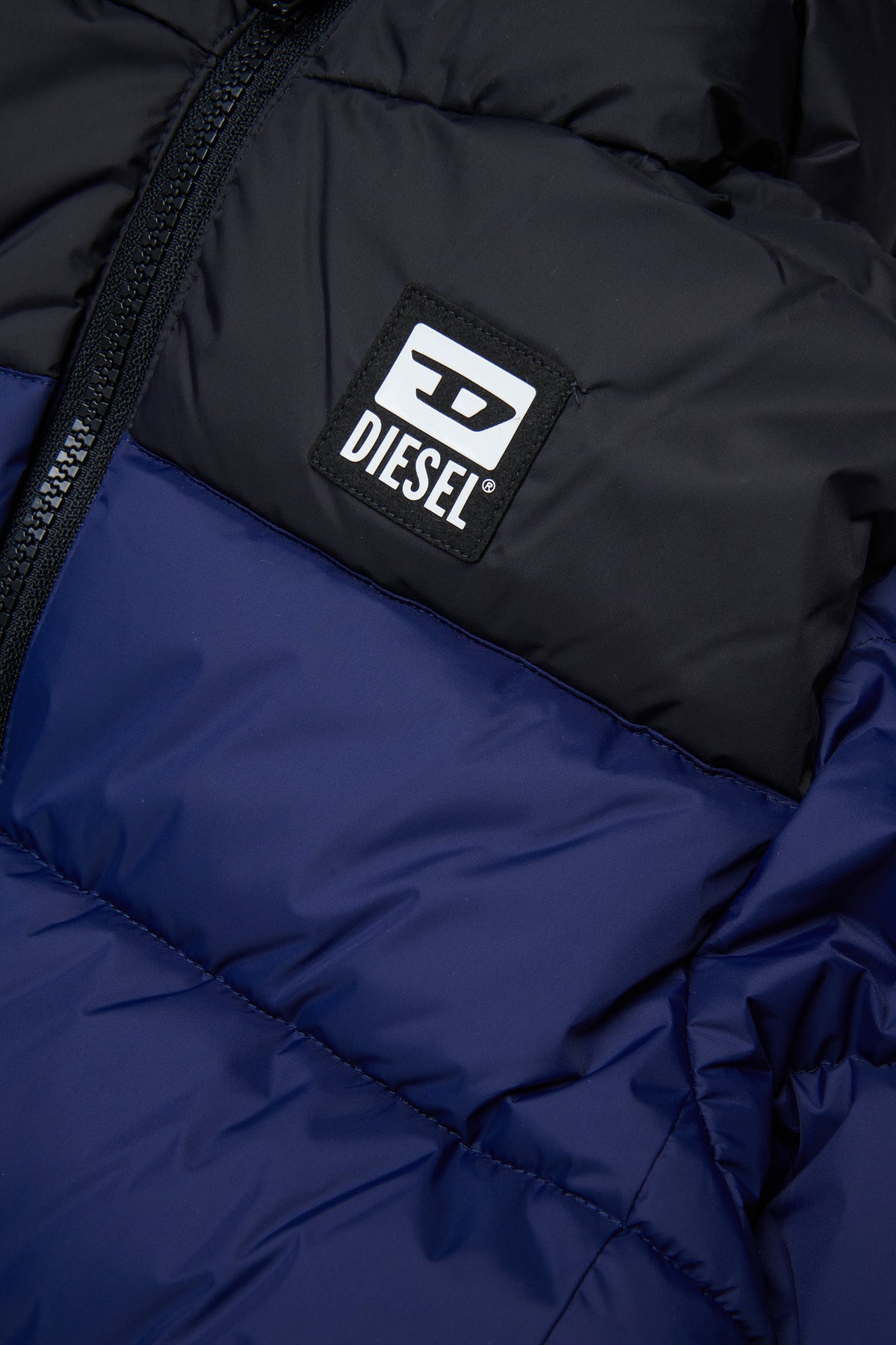 Chaqueta acolchada con logotipo