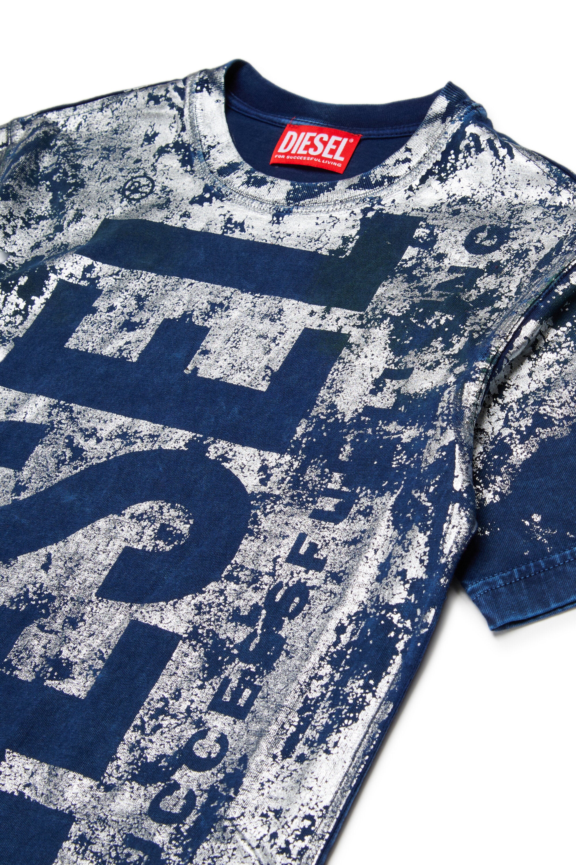 T-shirt con logo sul davanti