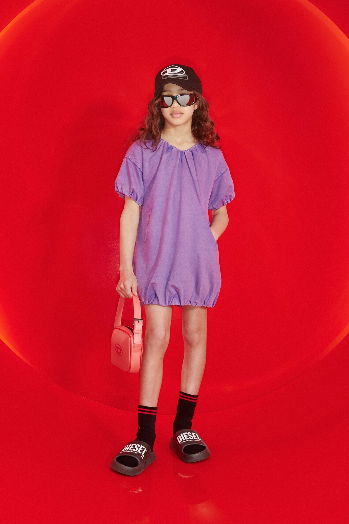 Vestido de manga corta con logo