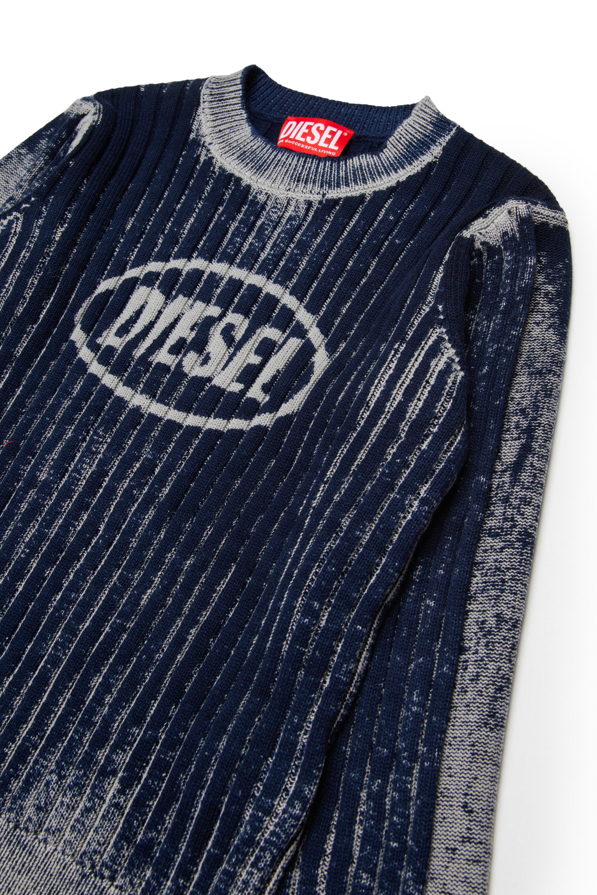 Pull ras du cou en maille côtelée avec logo