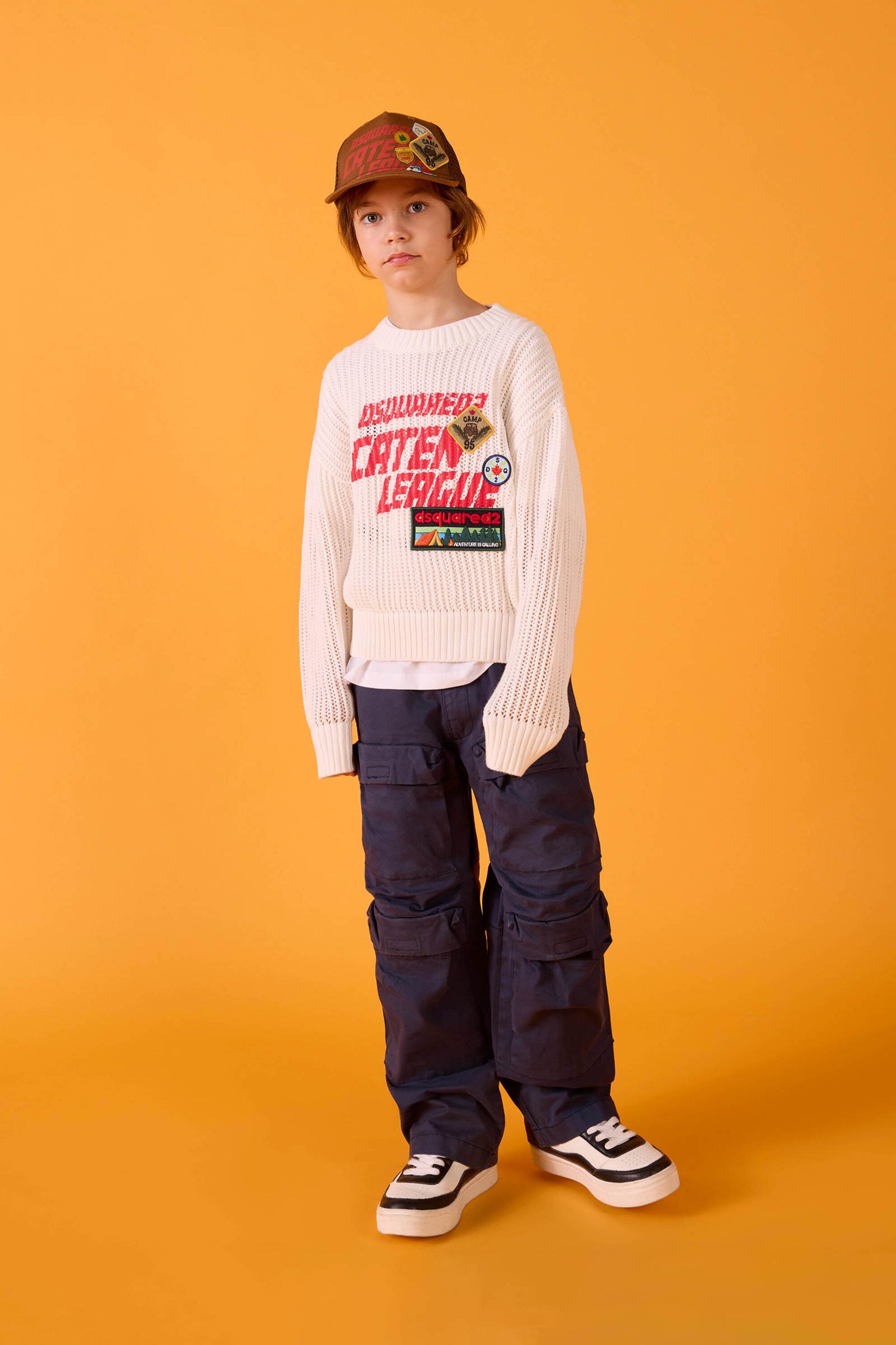 Pantalones cargo con bolsillos aplicados