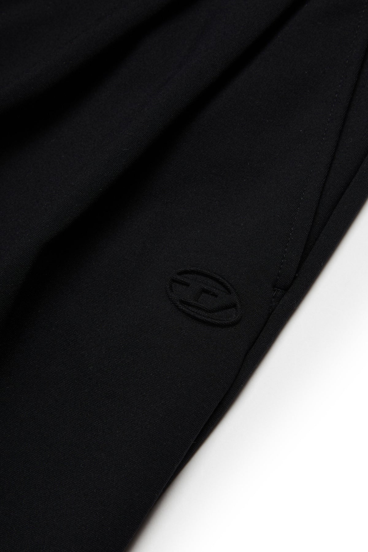 Formelle Shorts mit Logo und Bügelfalten