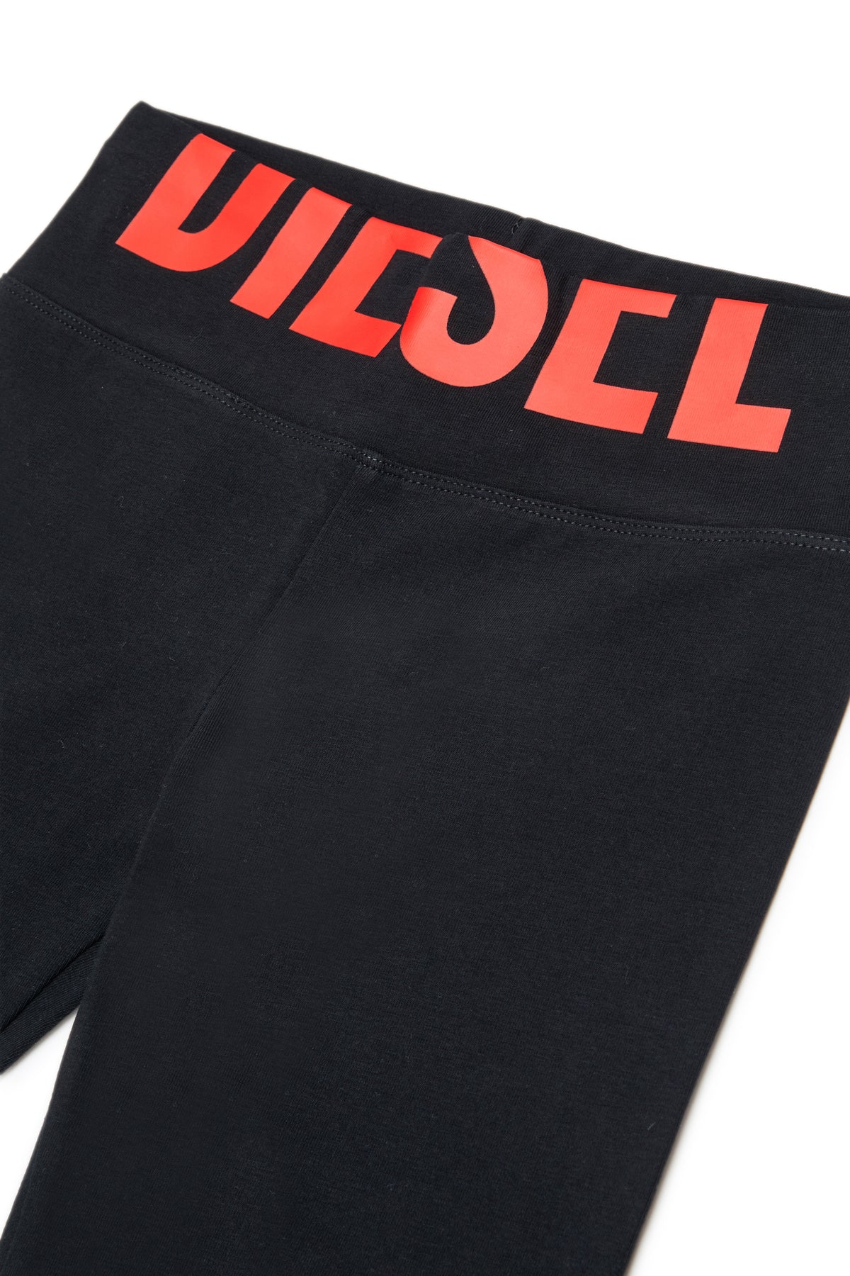 Strickshorts mit Logo