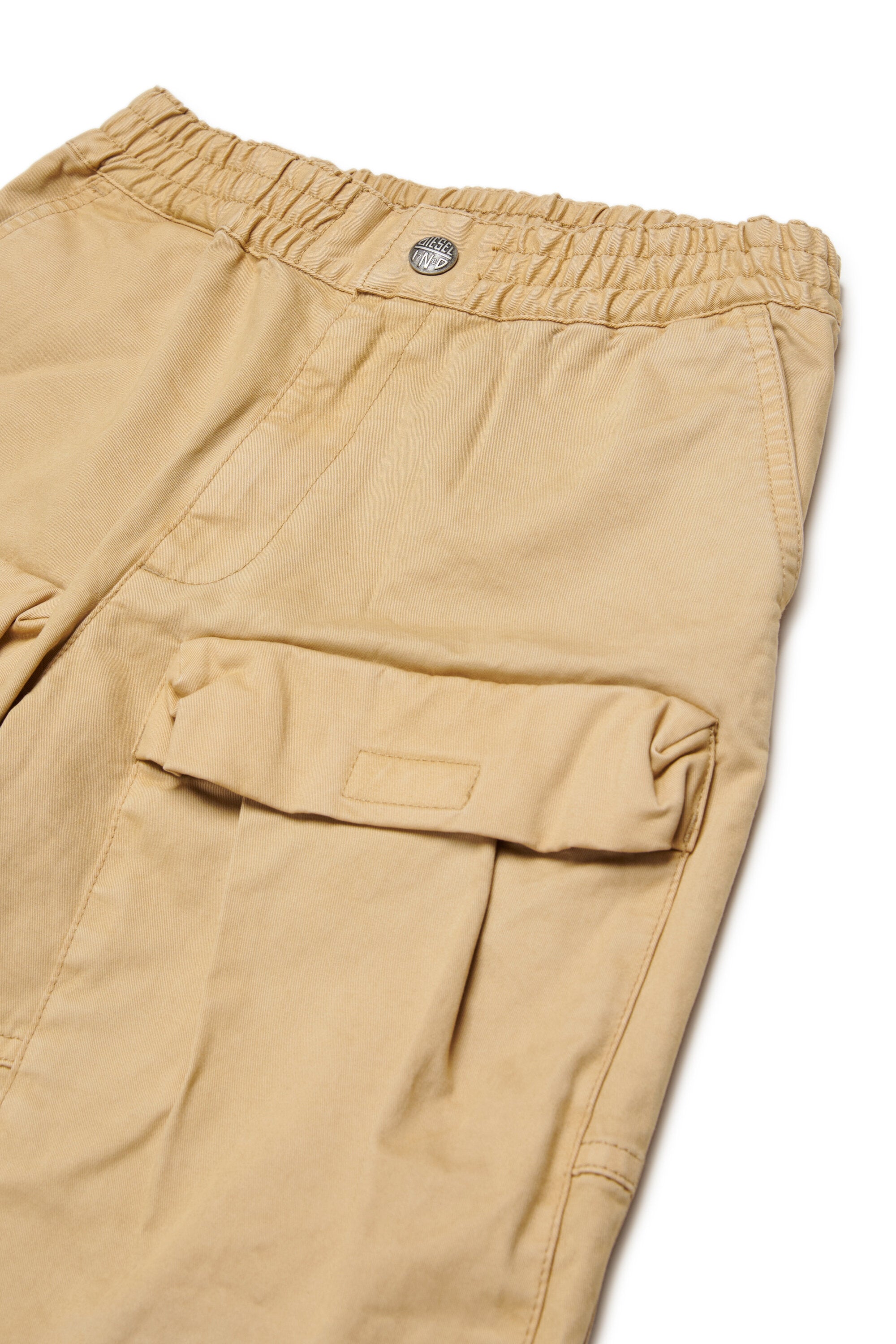Shorts cargo con logo ricamato