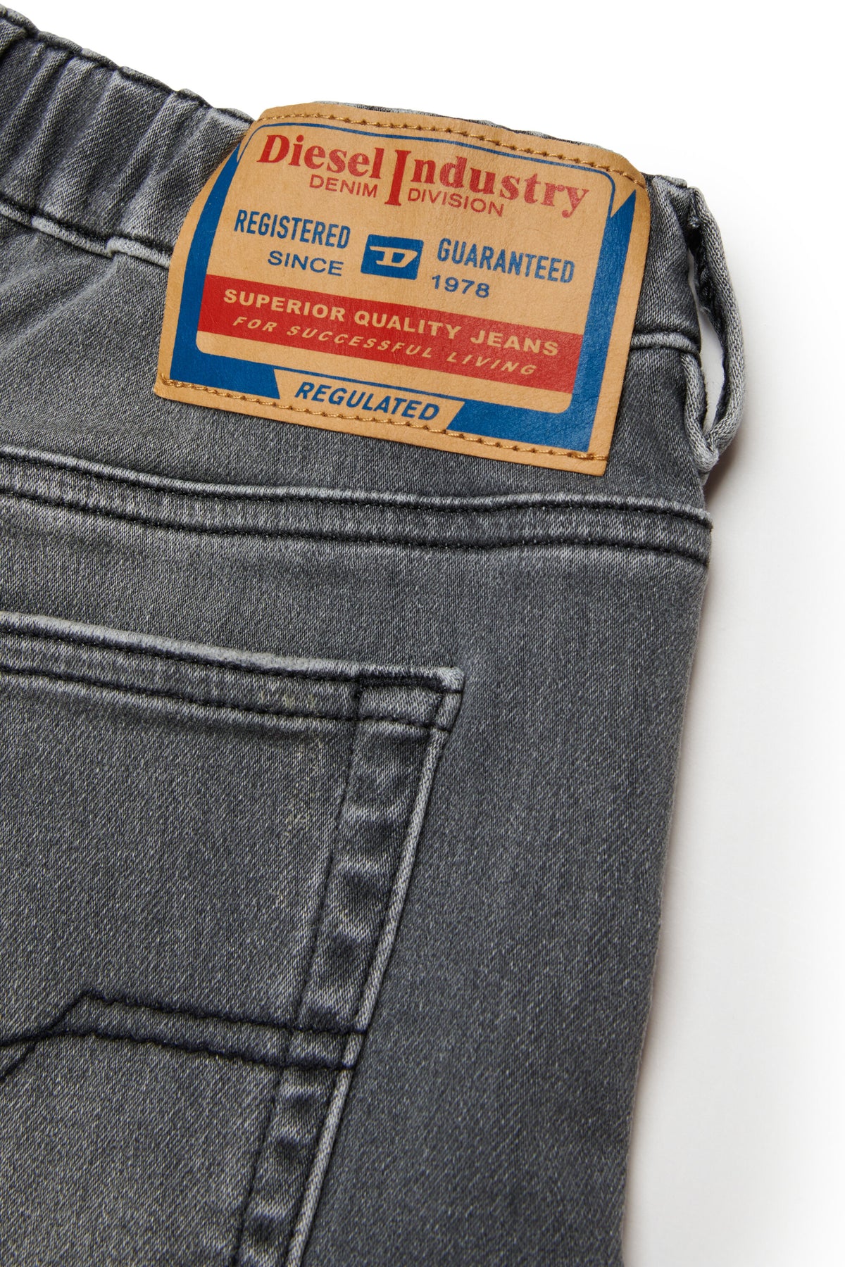 Graue Denim-Shorts im Used-Look