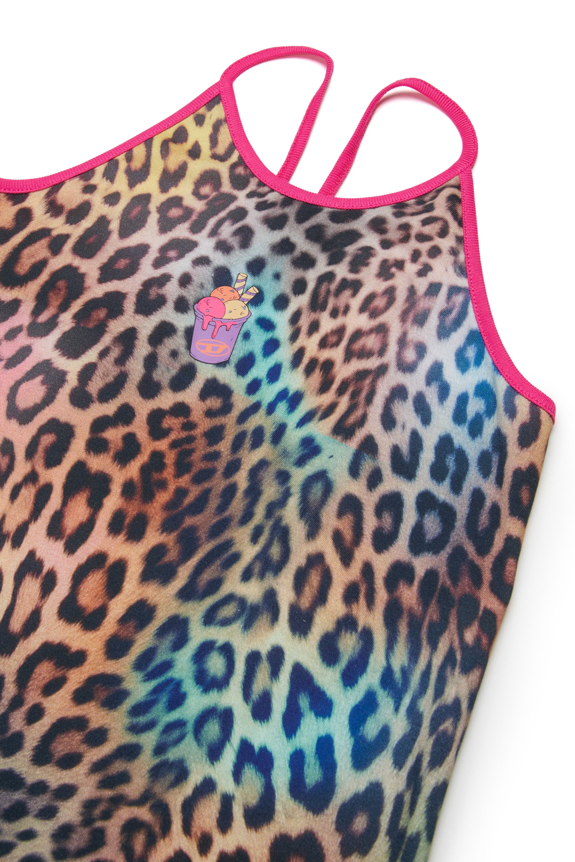 Robe de plage avec logo sur la poitrine