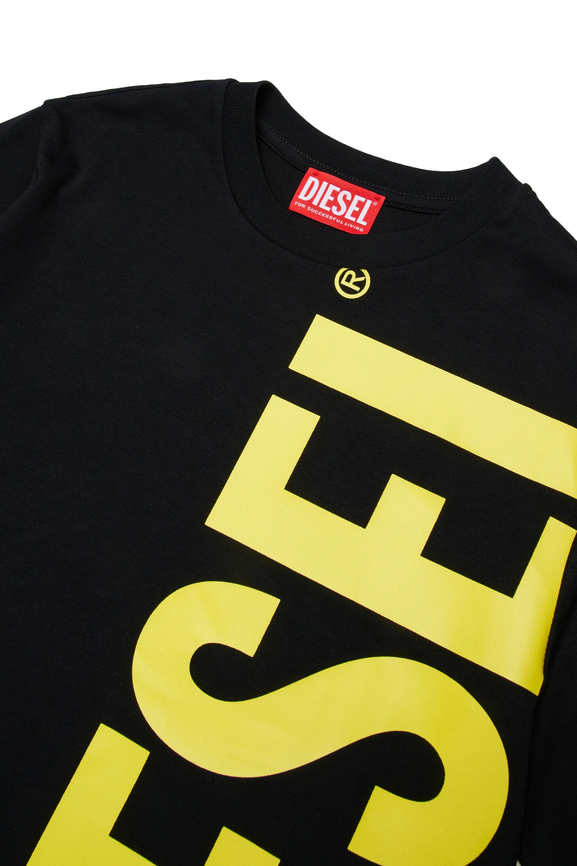 T-Shirt mit vertikalem Logo