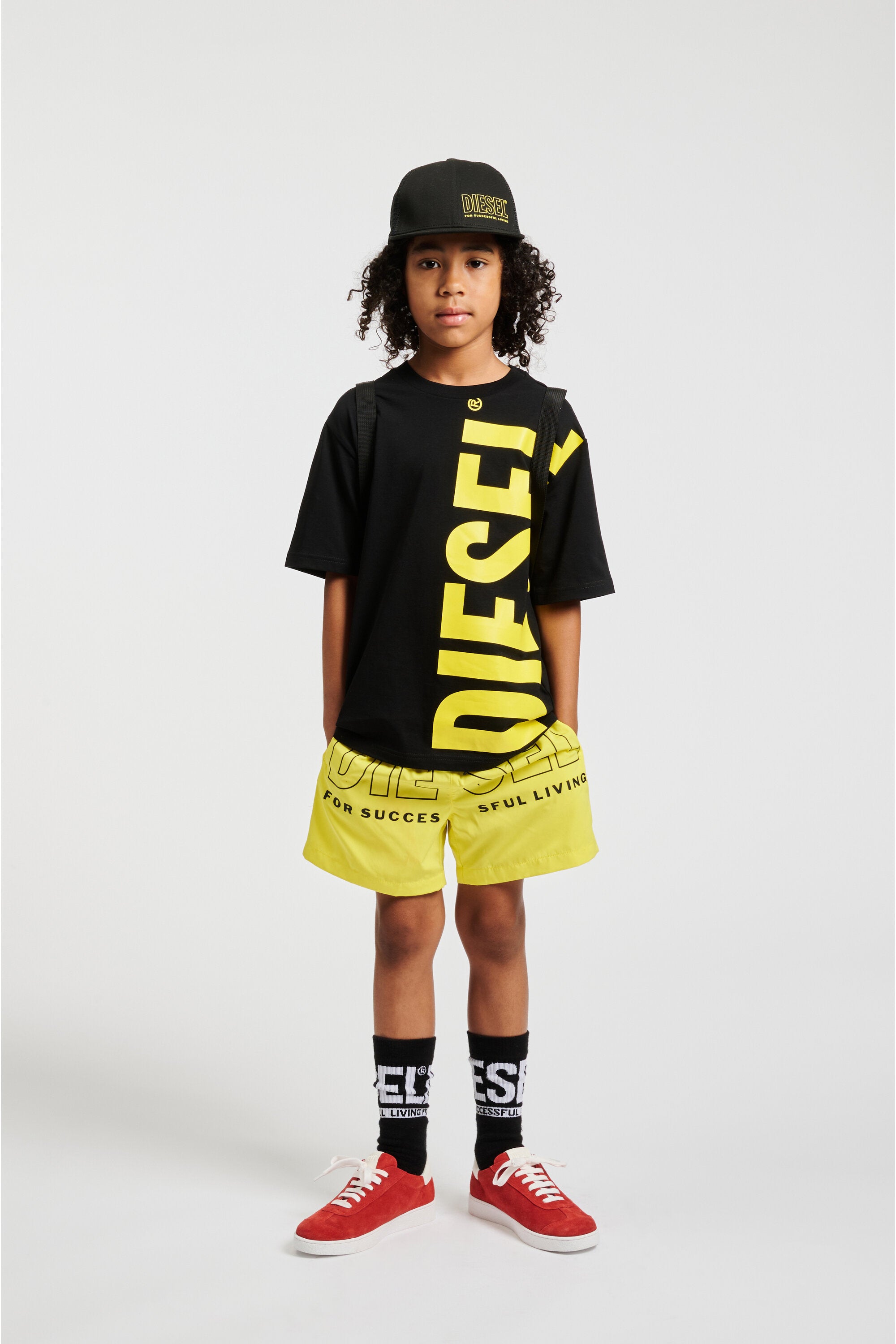 T-Shirt mit vertikalem Logo