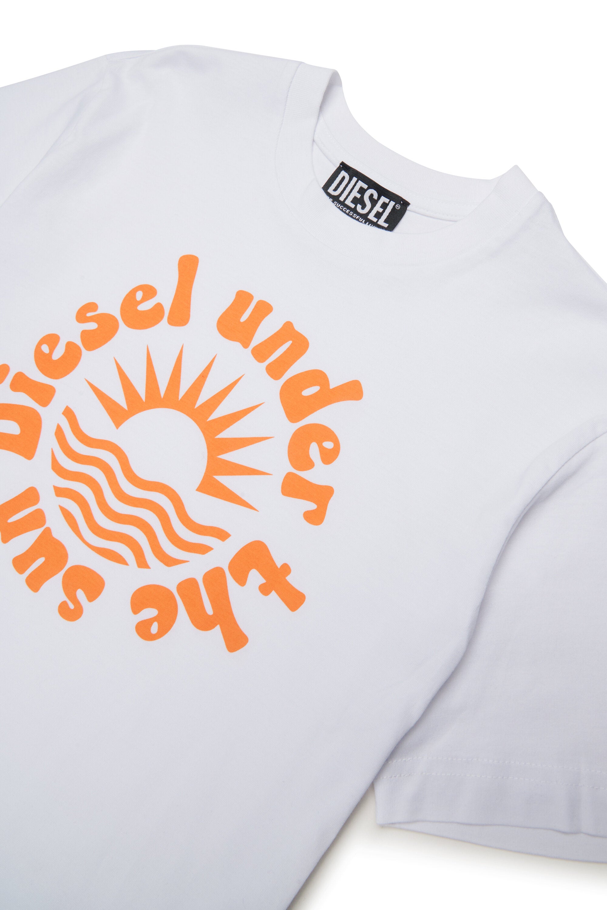 T-shirt con logo sul petto