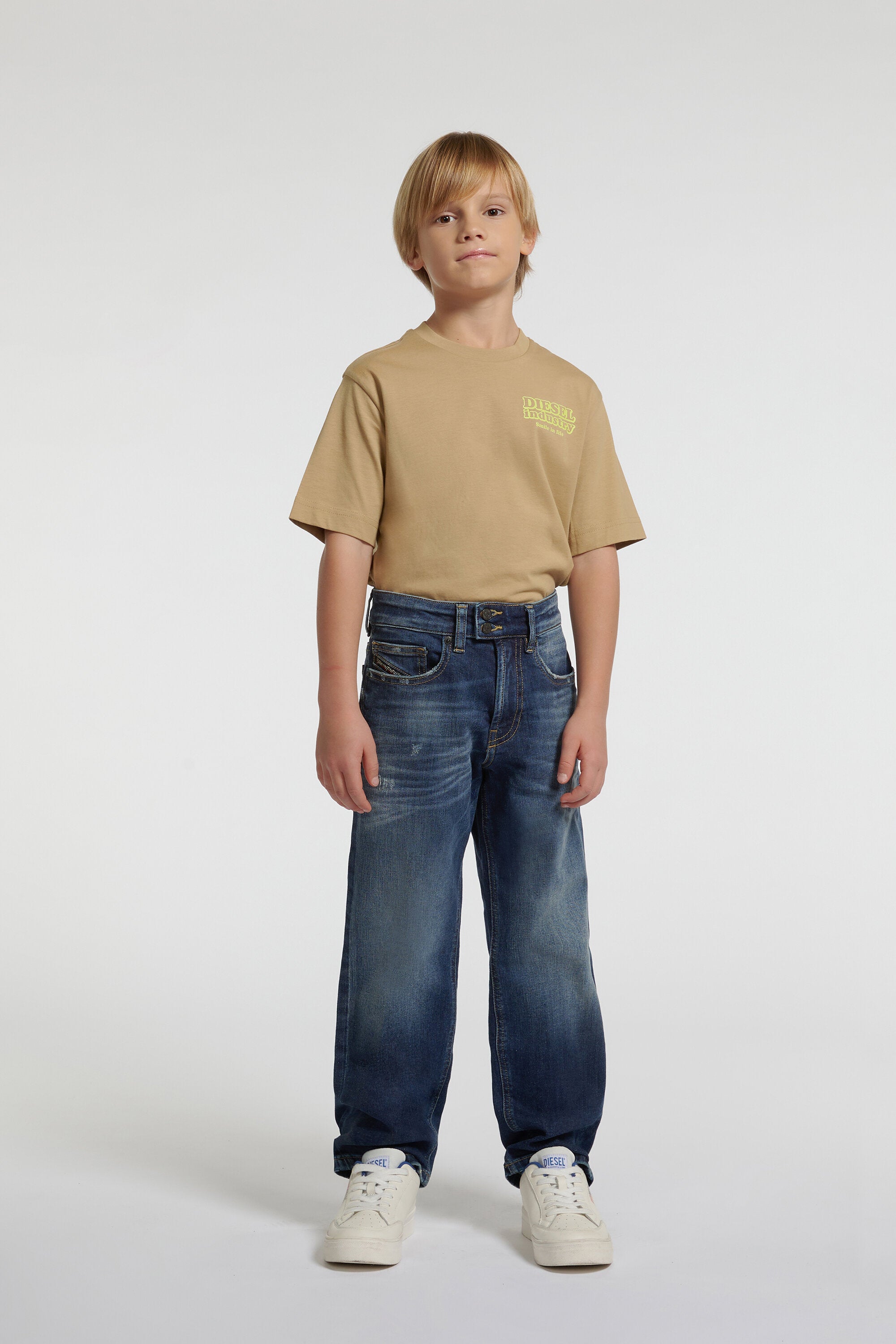 Relaxed-Passform Jeans in mittelblauer Waschung - D-Maki
