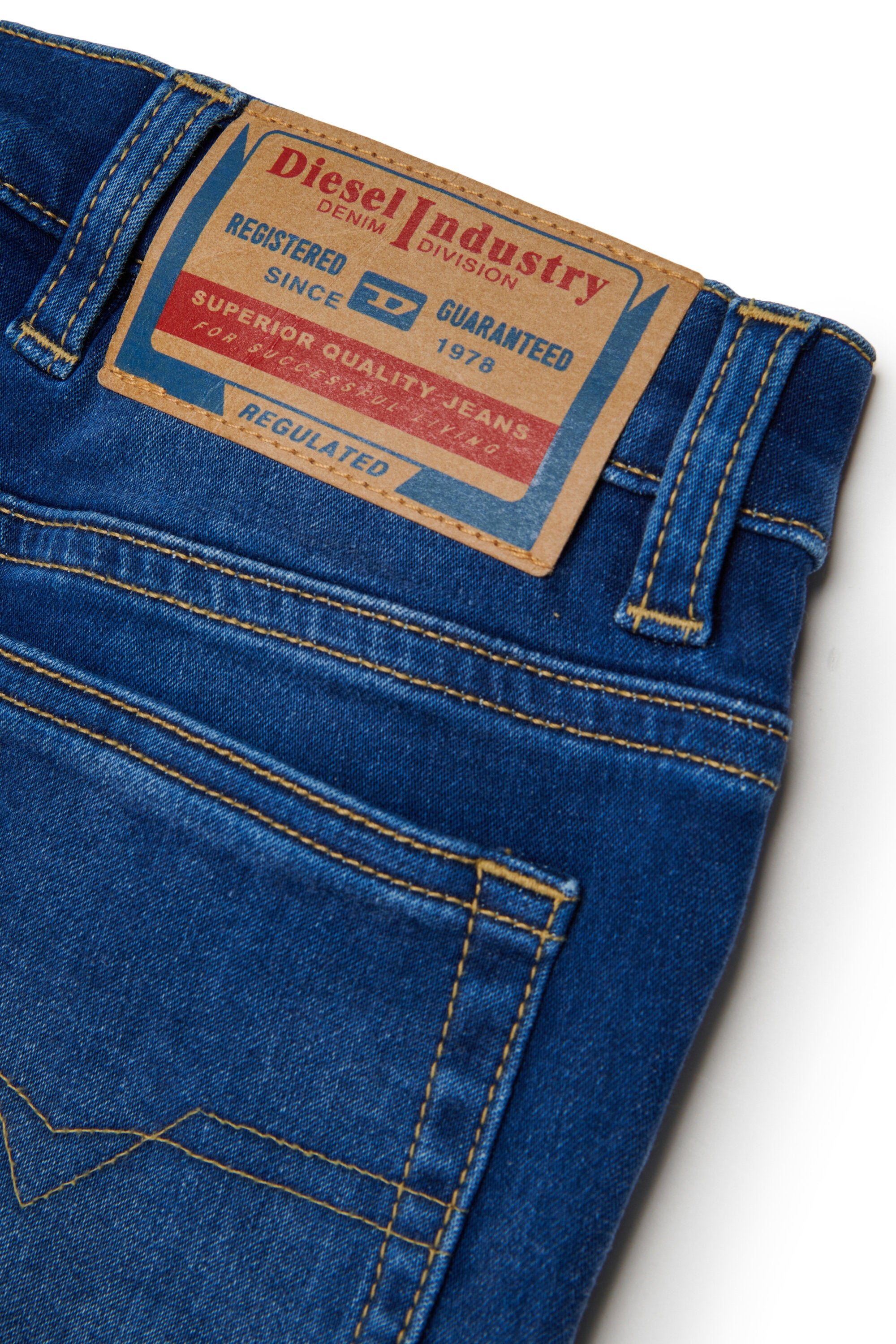 JoggJeans® corte slim lavado azul medio - D-Veel