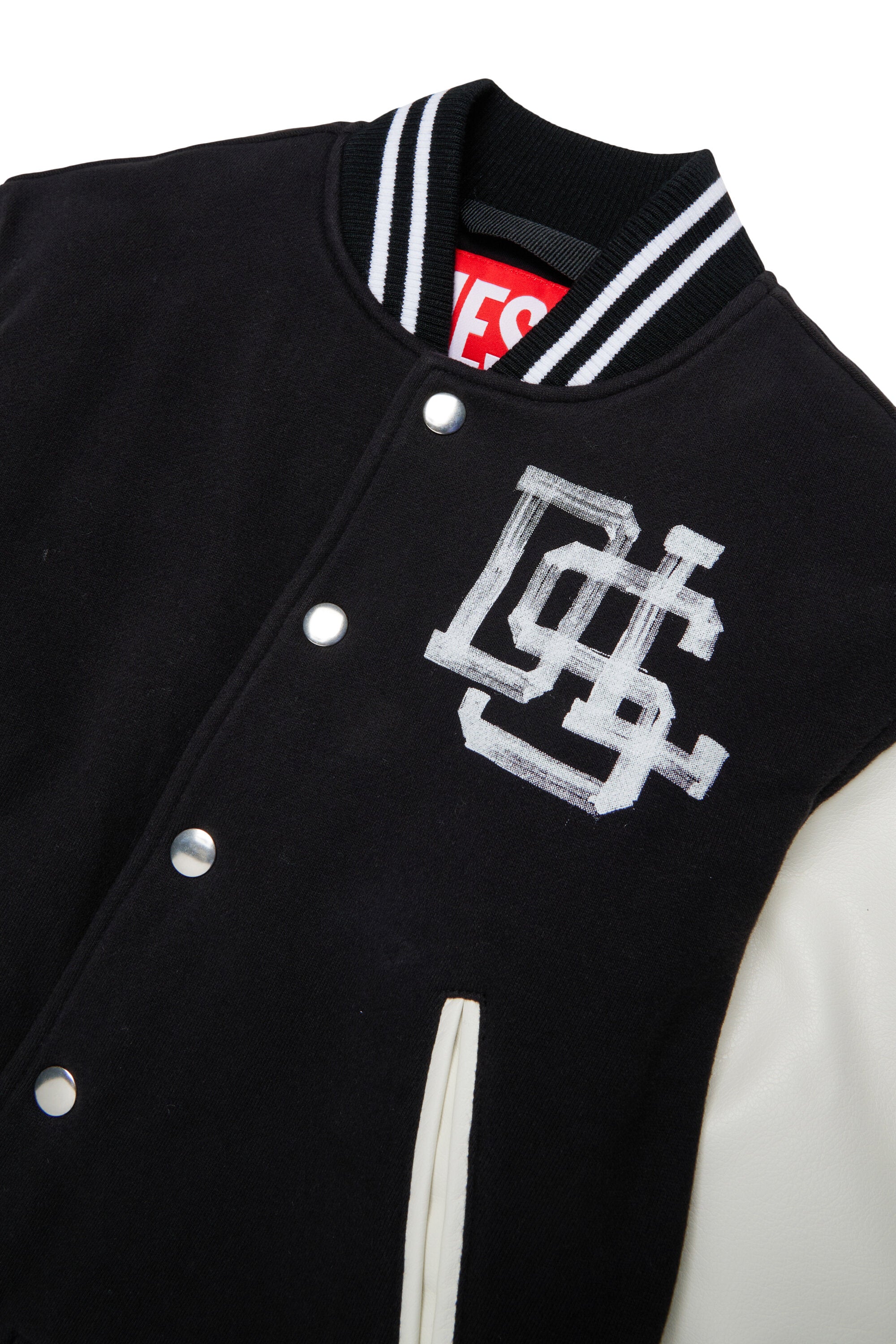 Cazadora bomber con logo estampado