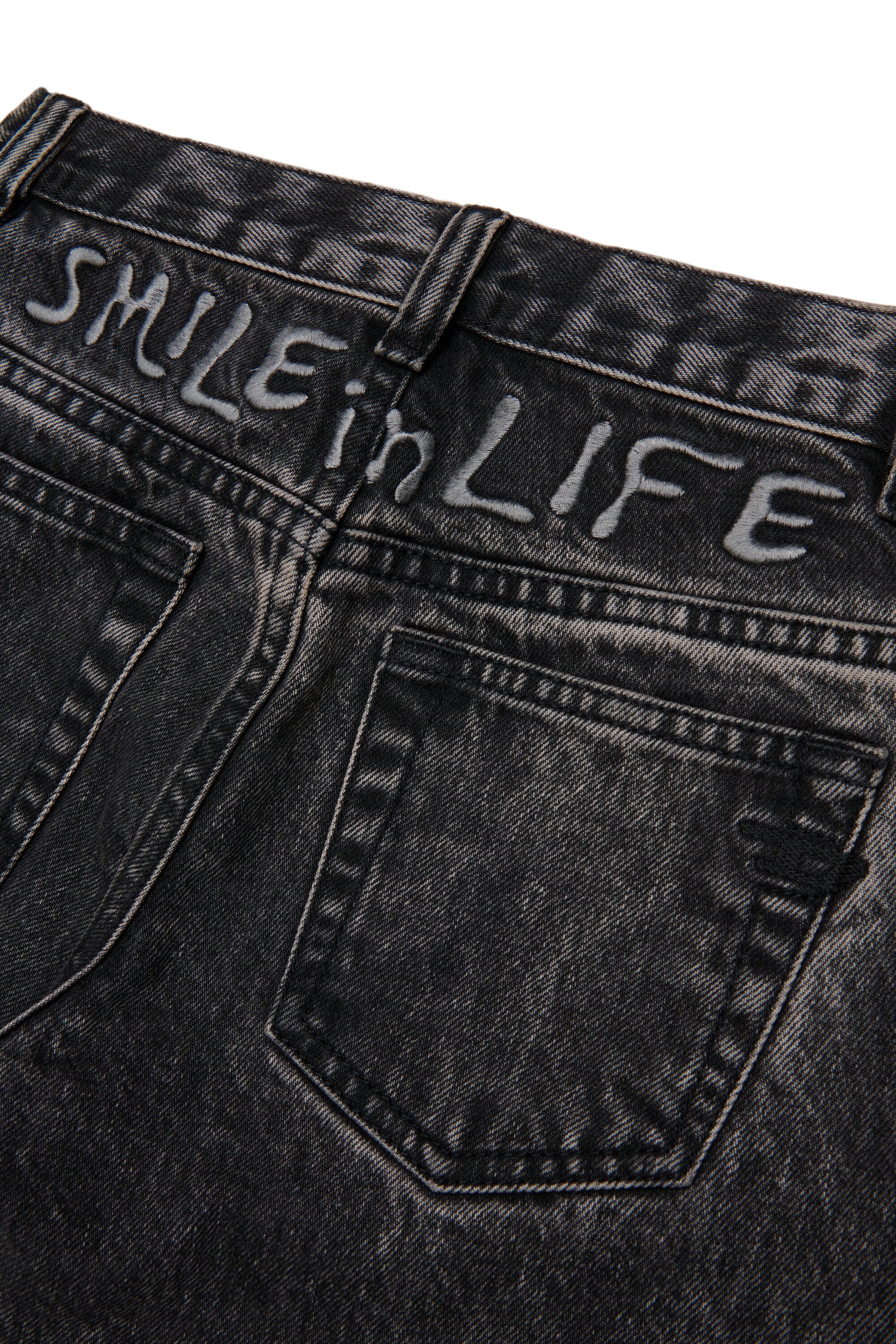 Jeans corte regular en lavado negro - 2020 D-Viker