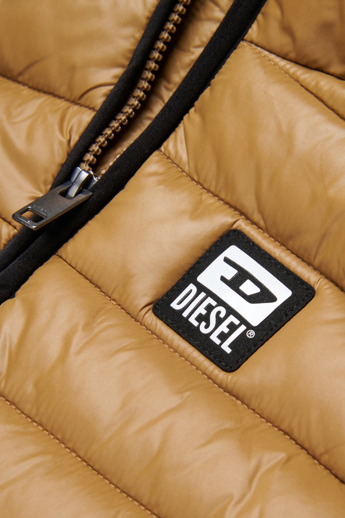 Gestepptes Gilet mit Logo
