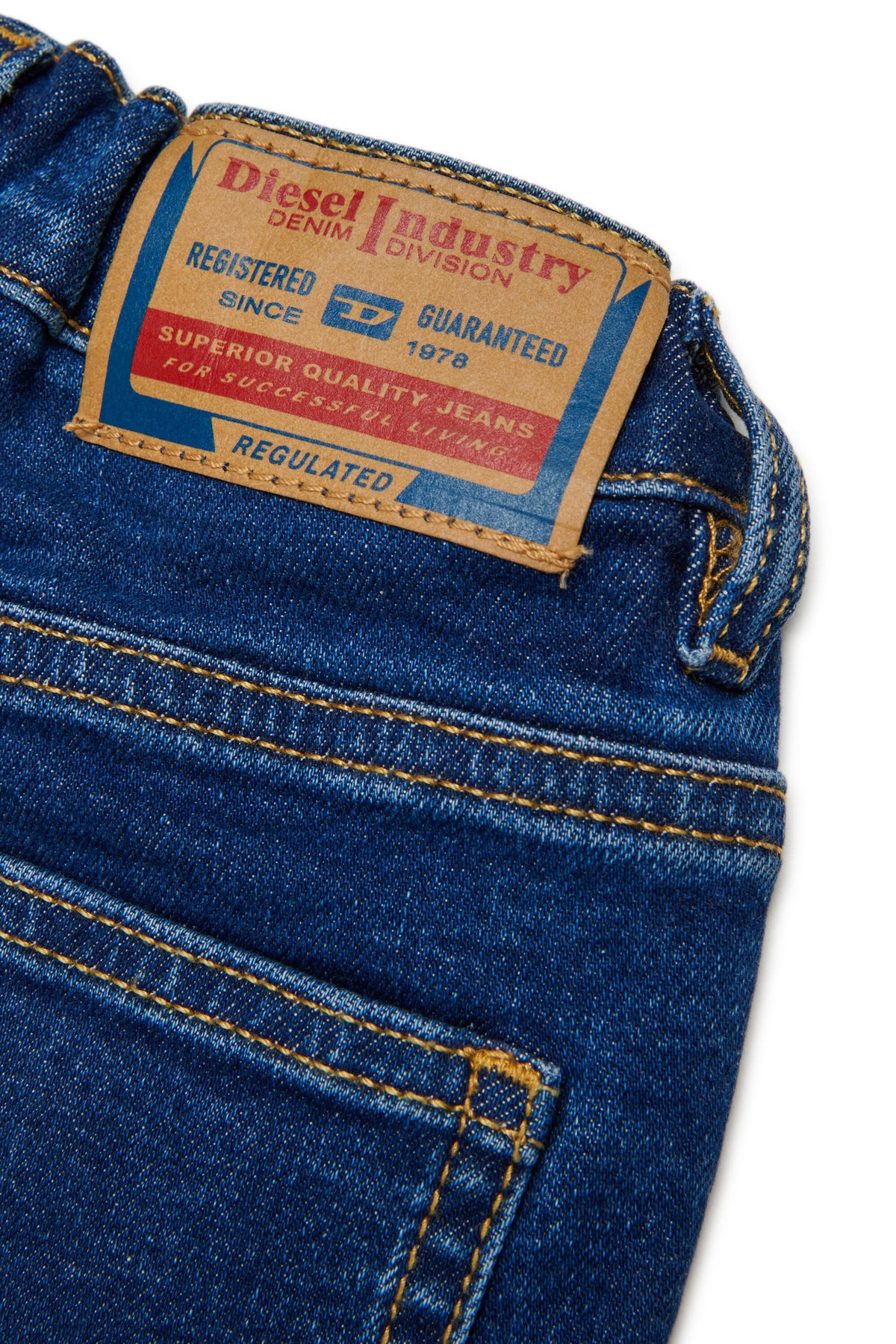 Jeans mit regulärer Passform in Mittelblau - D-Gale