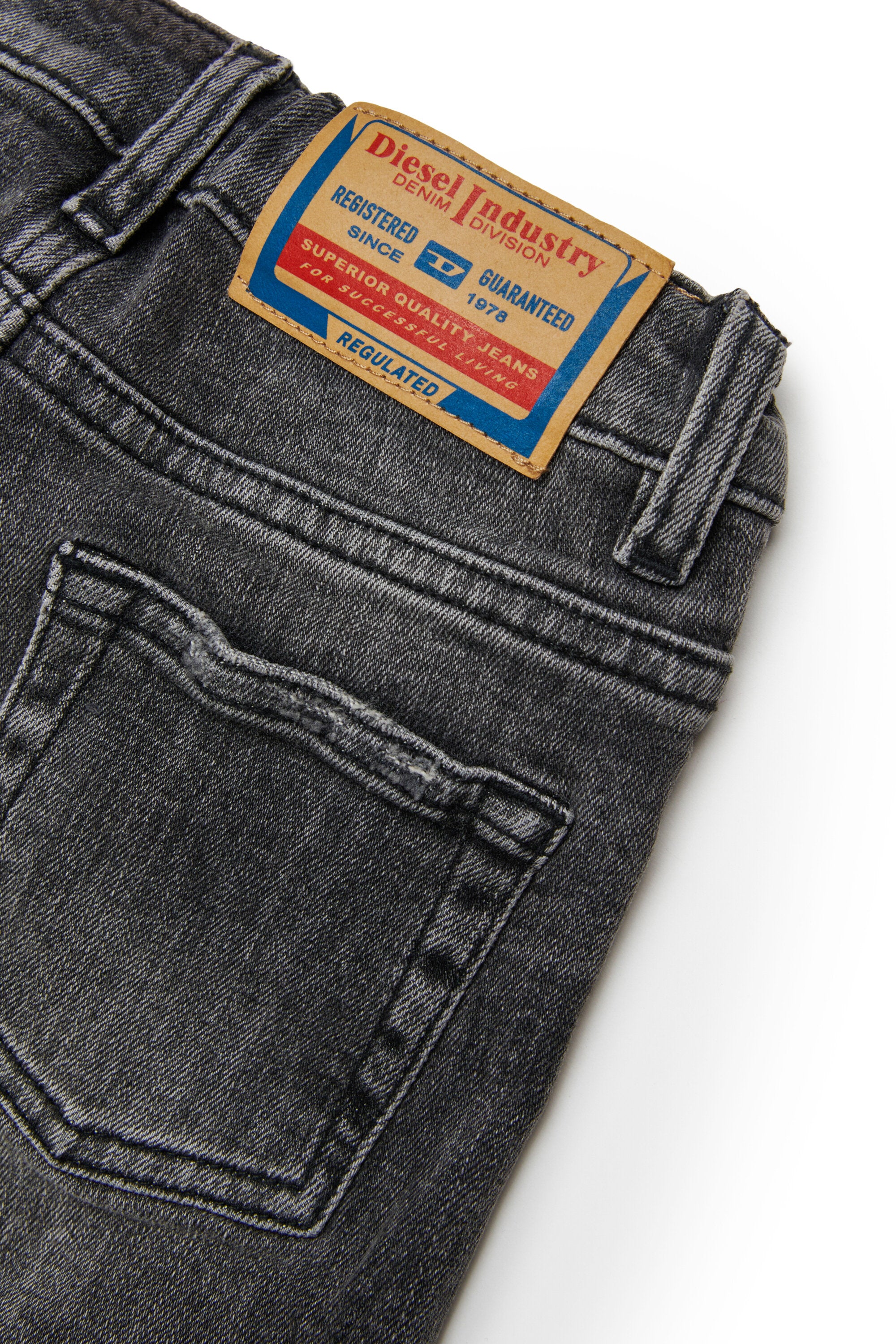 Jeans regular gris foncé avec déchirures - D-Jools-B