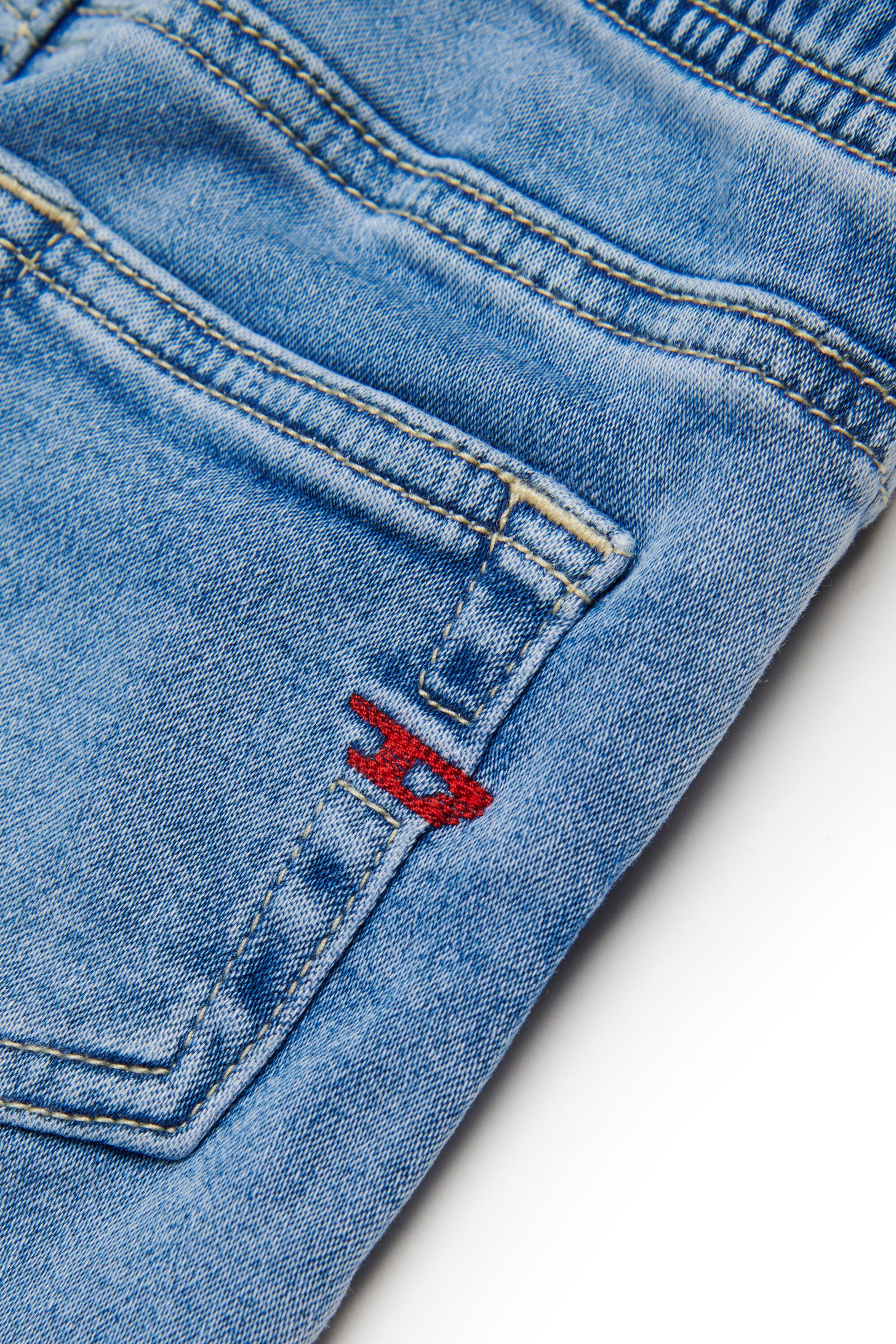 JoggJeans® Relaxed Fit mit hellblauer Waschung - D-Marcie