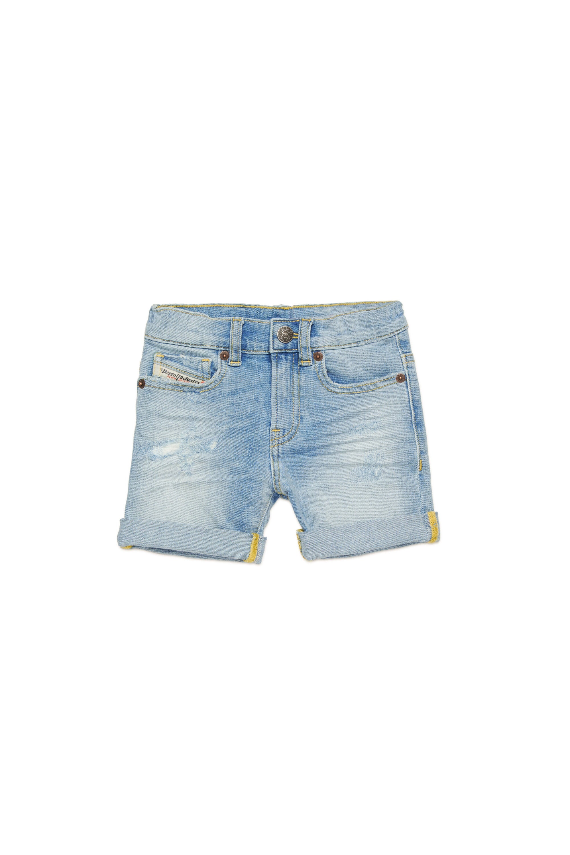 Short en jeans de couleur claire avec des abrasions